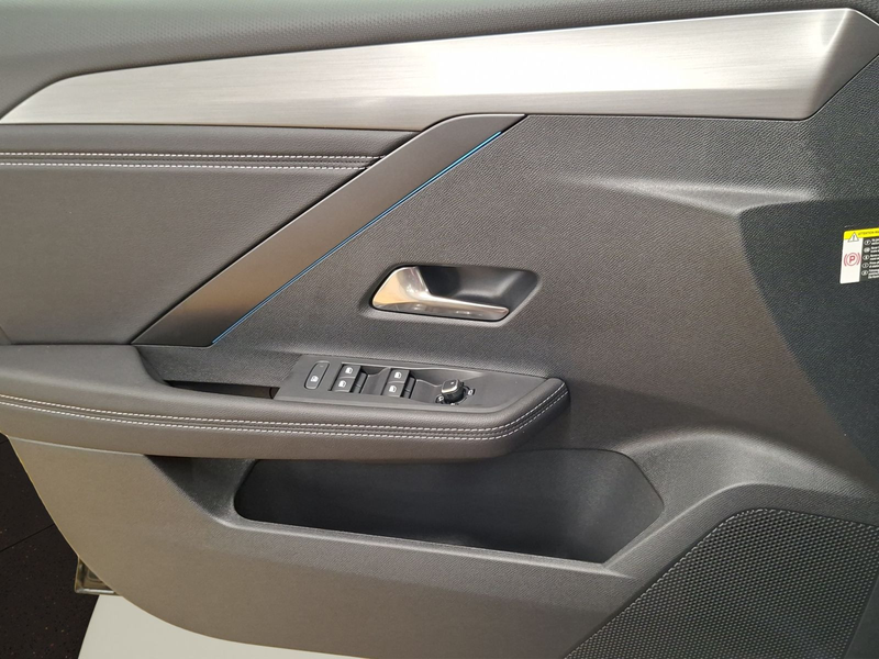 Opel Astra Sports Tourer Ultimate Hybrid 107 kW (145 — photo 12