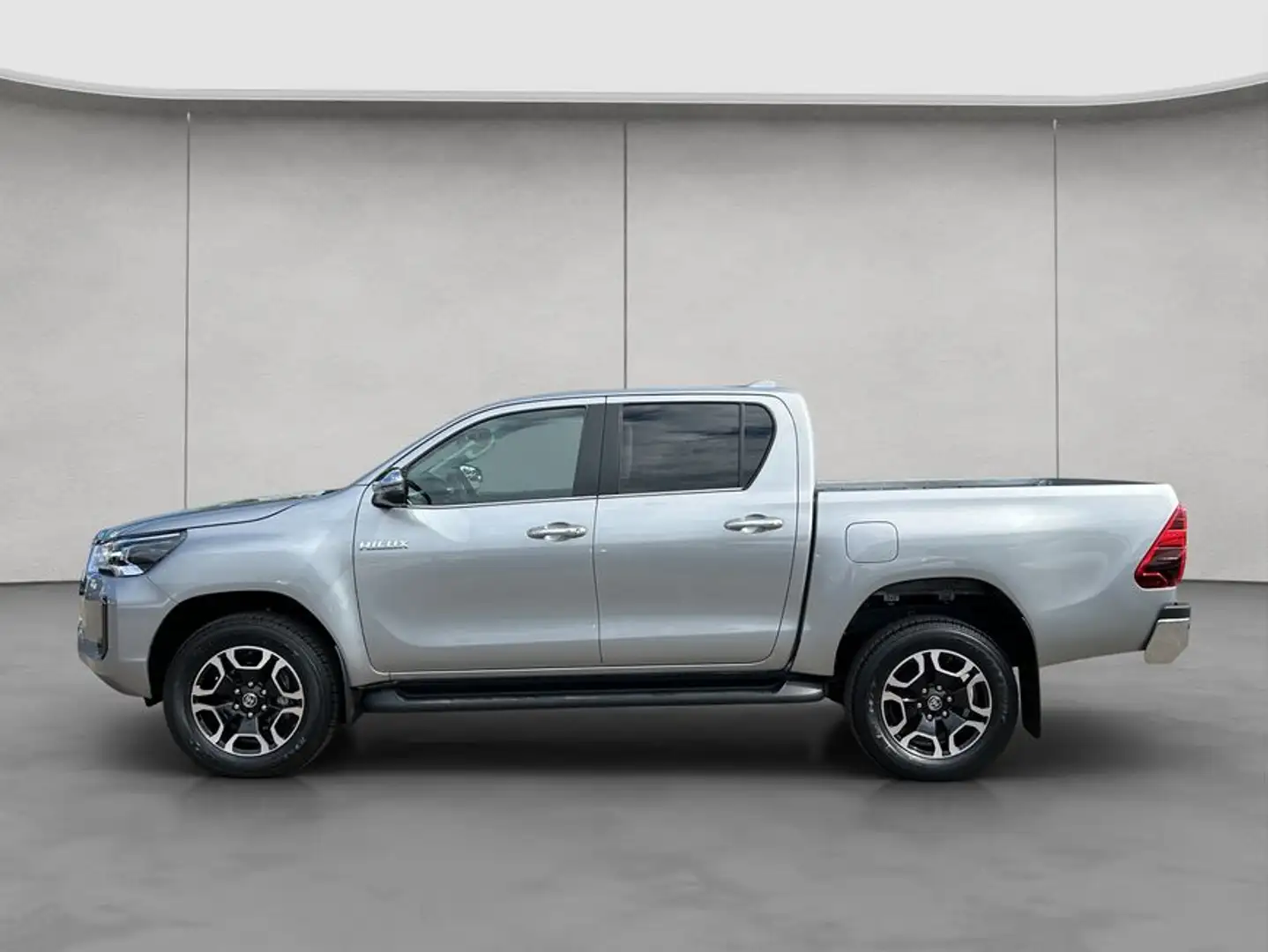 Toyota Hilux HiLux 4x4 Double Cab MHEV Autm. Executive Plateado - 2