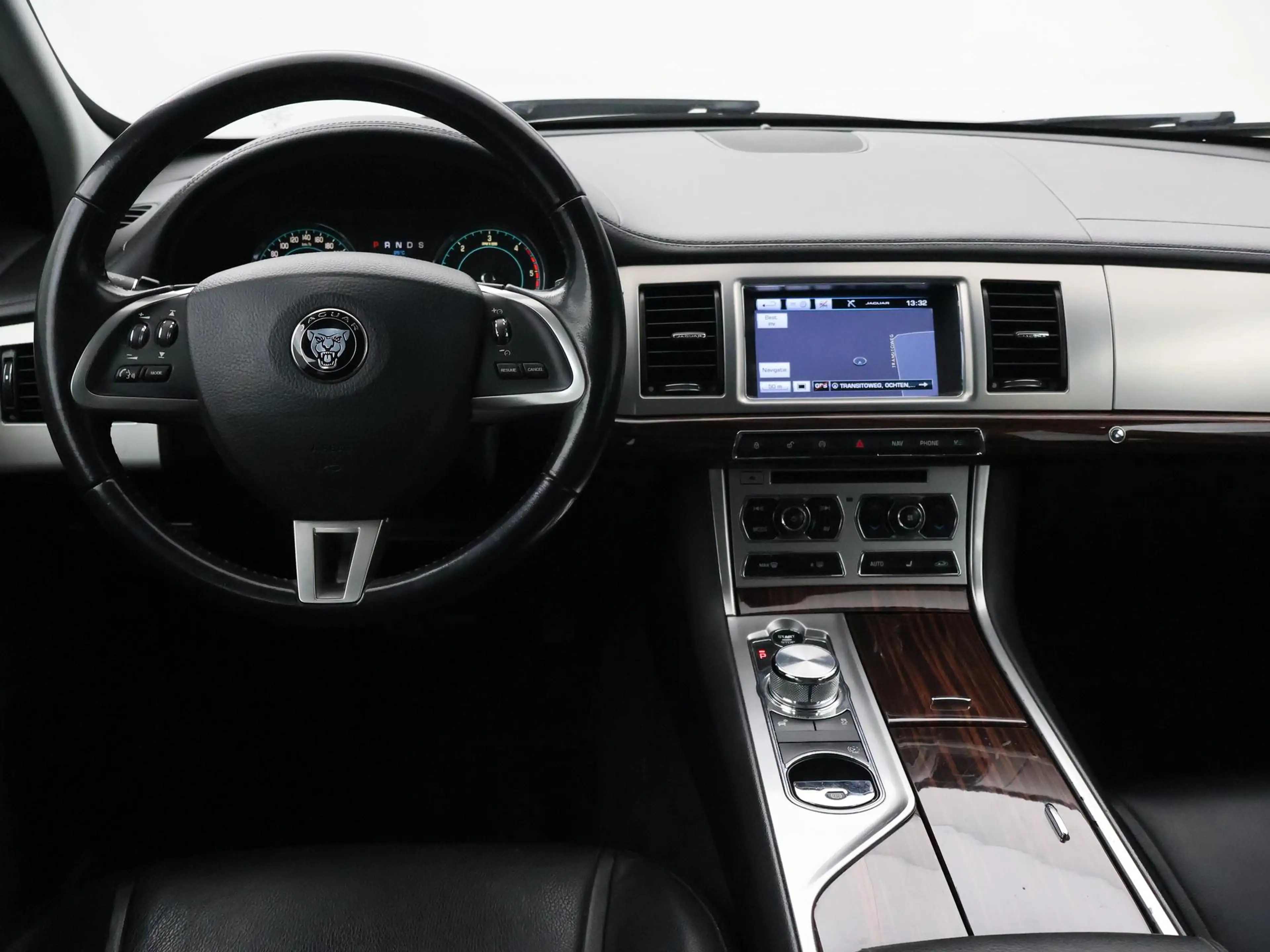 Jaguar XF Sportbrake 2.2D S 200 PK AUT8 + TREKHAAK | CAMERA — photo 3