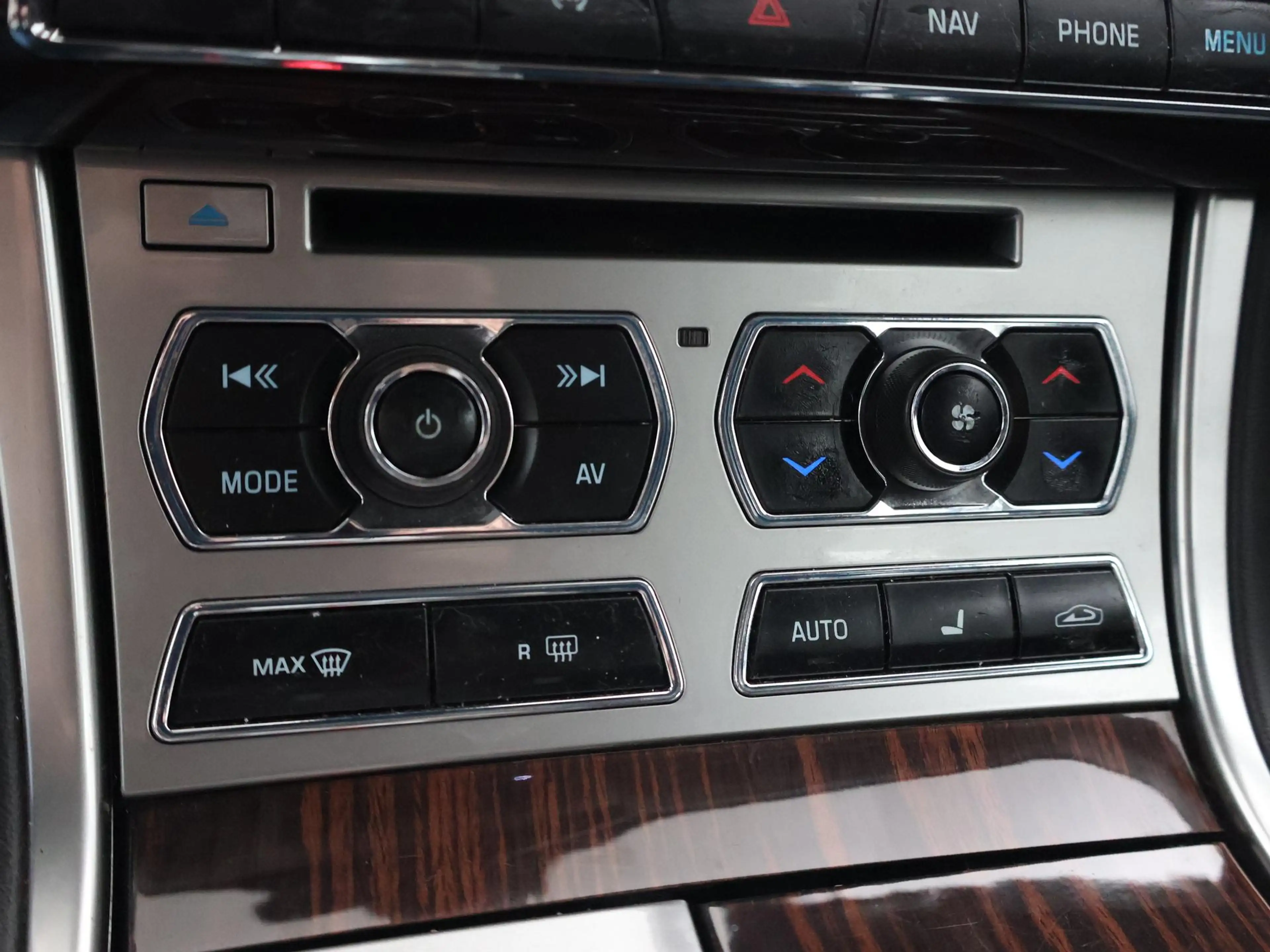 Jaguar XF Sportbrake 2.2D S 200 PK AUT8 + TREKHAAK | CAMERA — photo 35