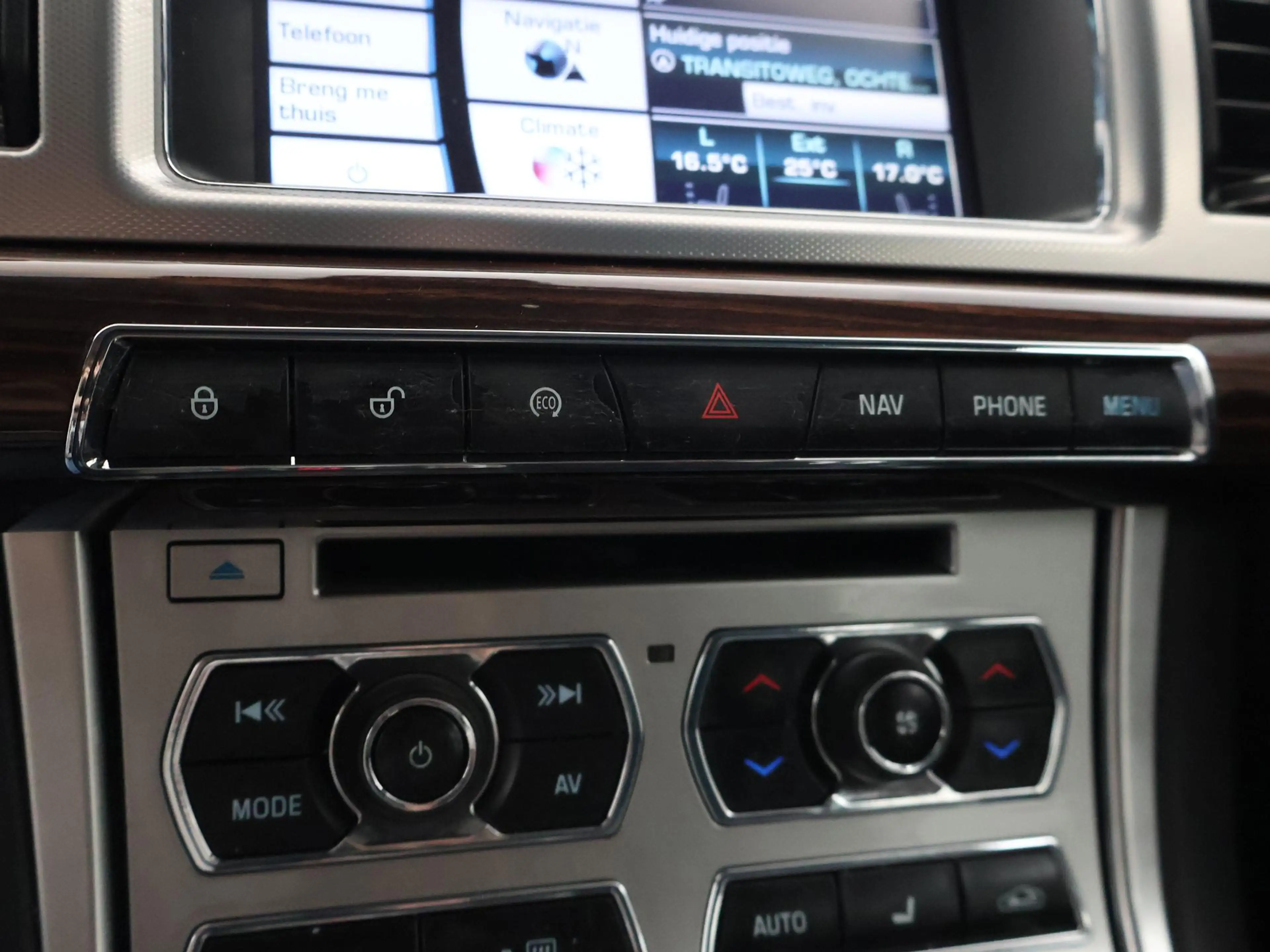 Jaguar XF Sportbrake 2.2D S 200 PK AUT8 + TREKHAAK | CAMERA — photo 33