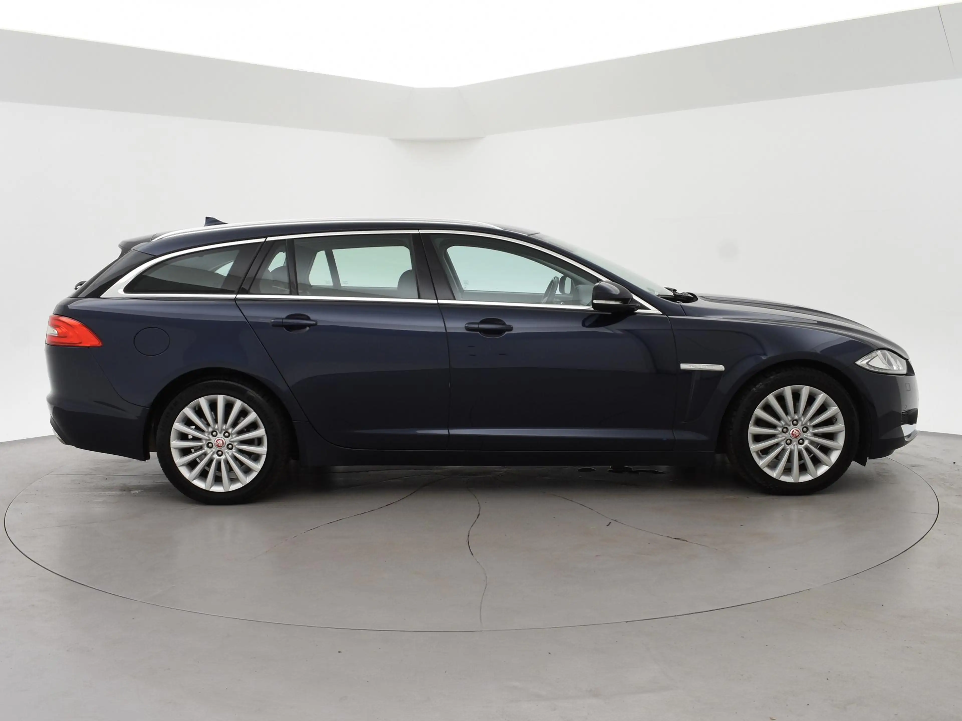 Jaguar XF Sportbrake 2.2D S 200 PK AUT8 + TREKHAAK | CAMERA — photo 11