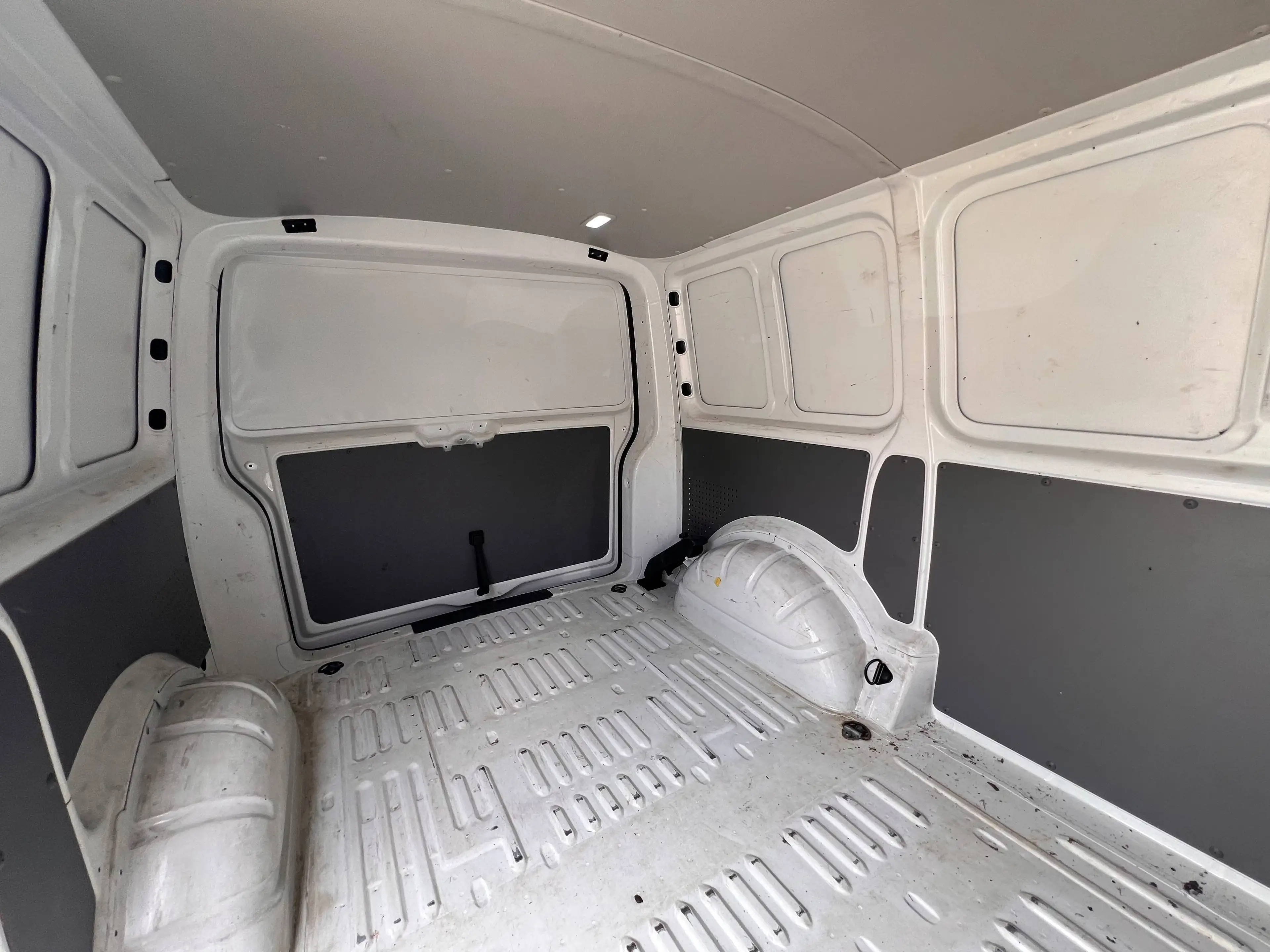 Volkswagen T6.1 Transporter Kasten FWD 2.0 TDI Klima Sitzheizung 1. Hand — photo 12