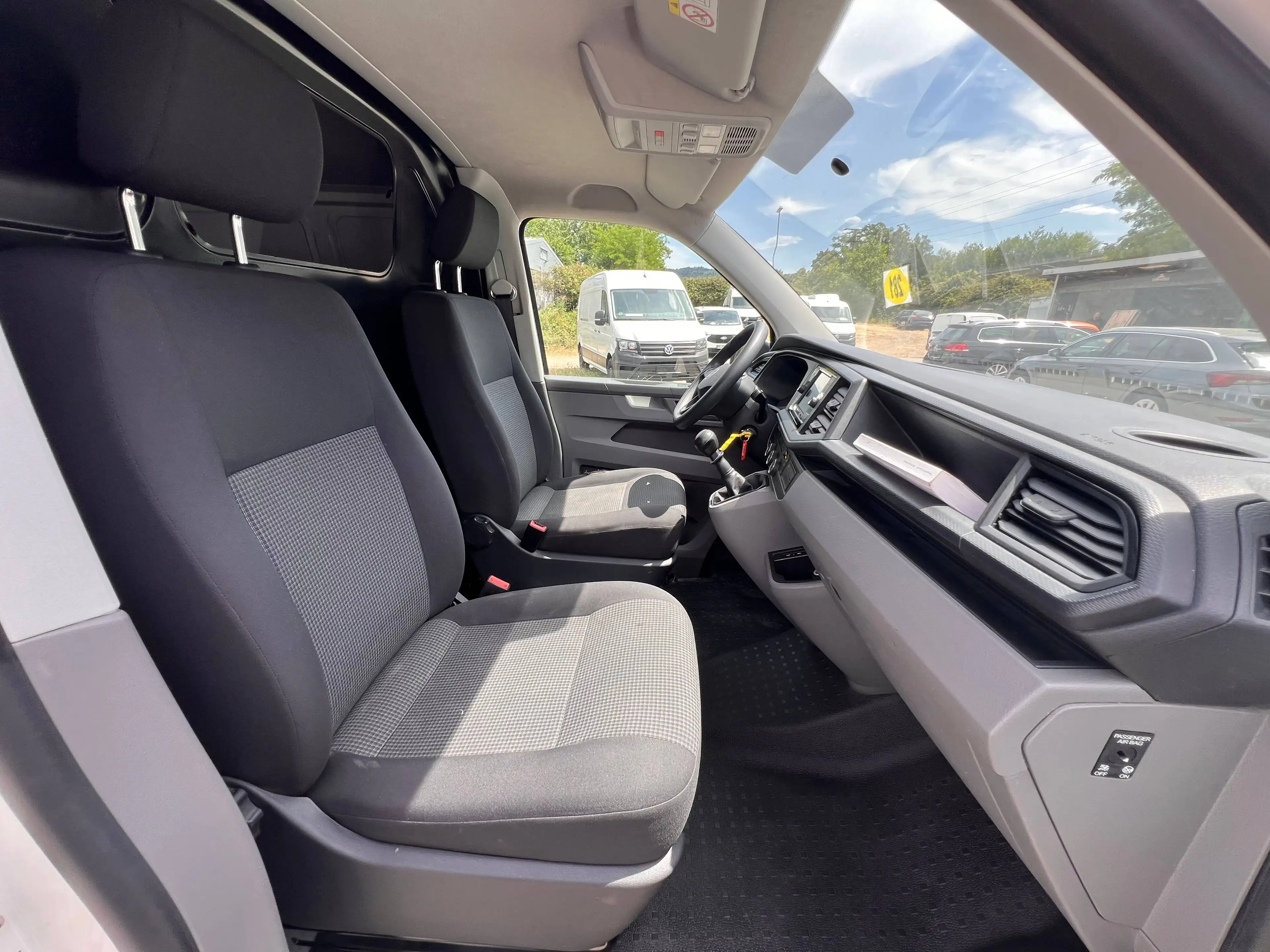 Volkswagen T6.1 Transporter Kasten FWD 2.0 TDI Klima Sitzheizung 1. Hand — photo 14