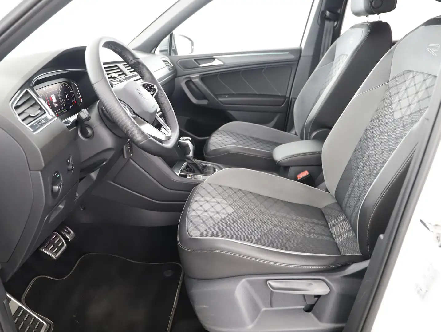 Volkswagen Tiguan Allspace 2.0 TDI 4Motion R-Line IQLight Weiß - 1
