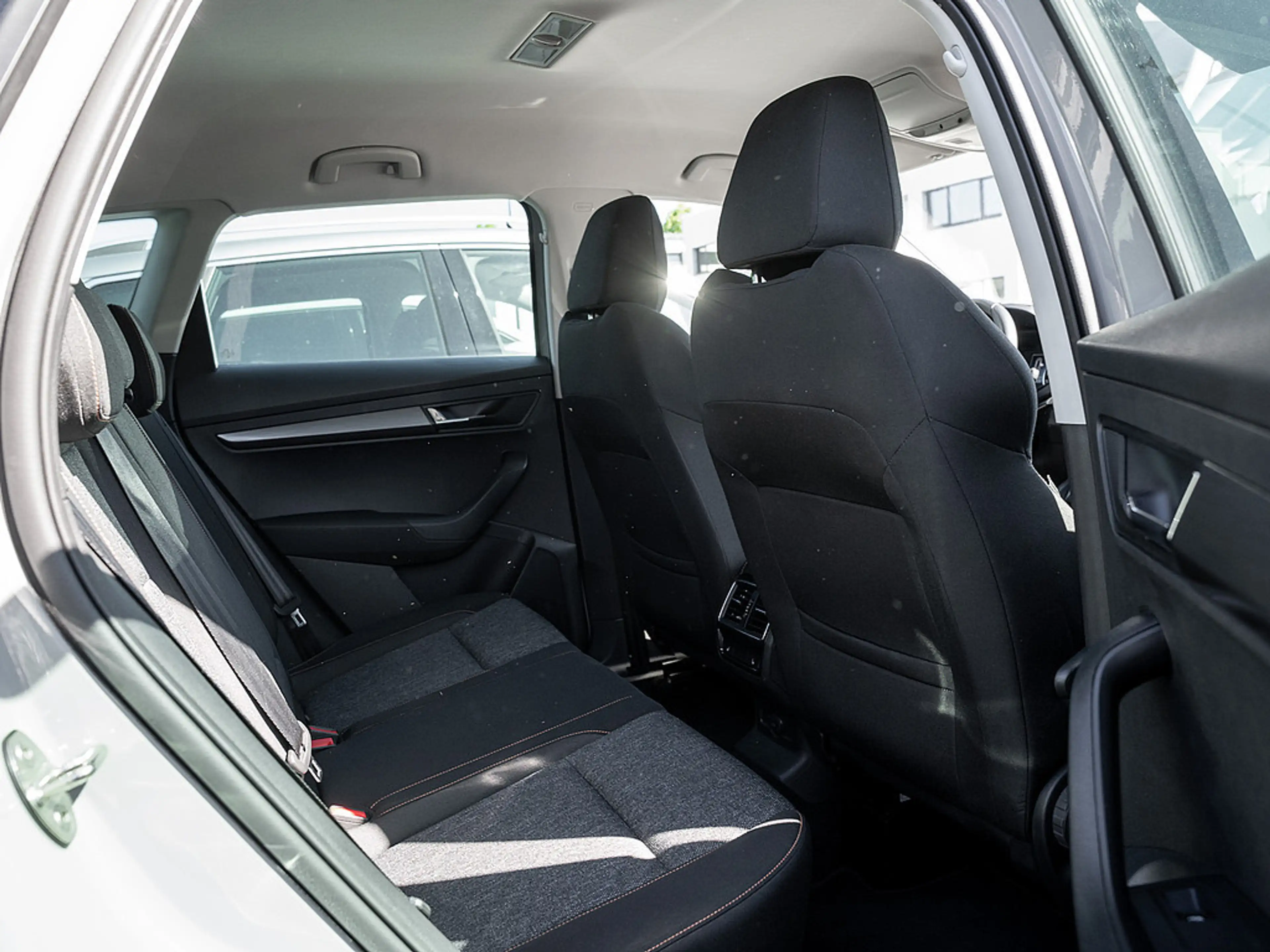 Skoda Karoq 1.0 TSI Clever PDC KEYLESS SMARTLINK — photo 4