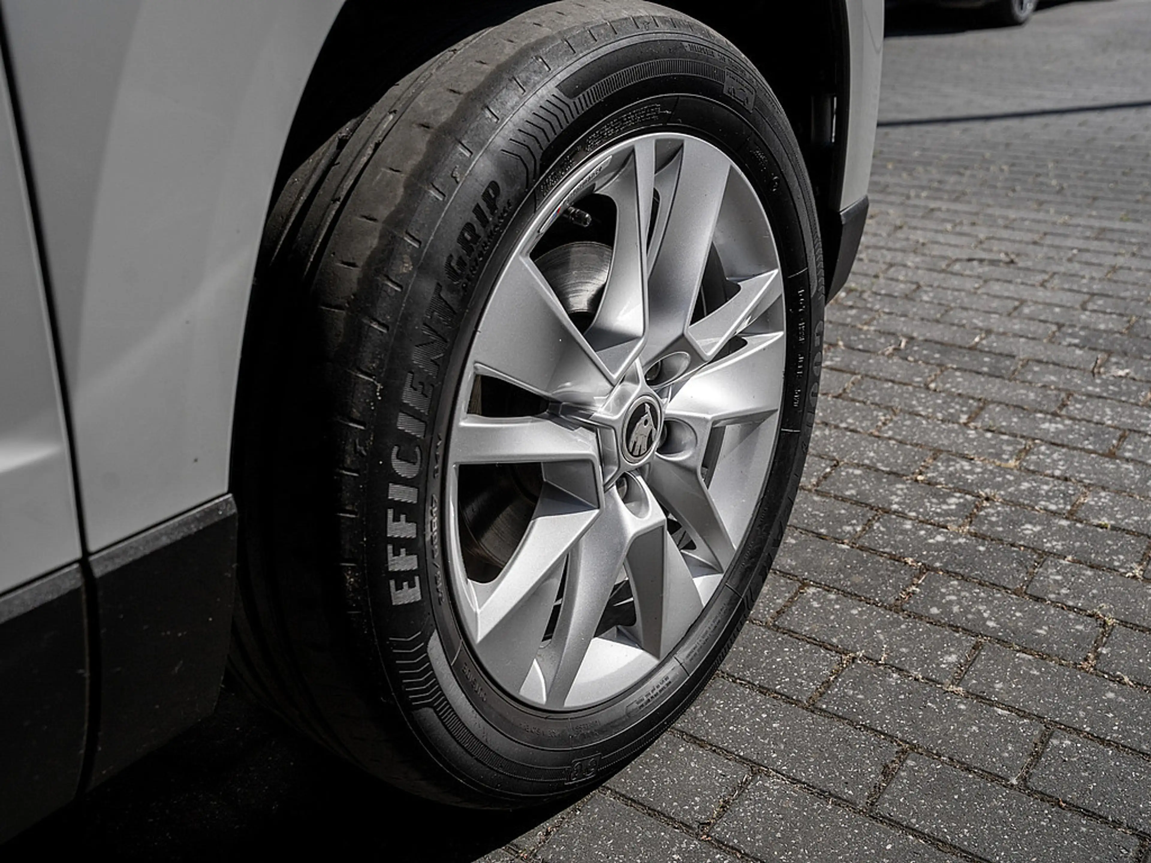Skoda Karoq 1.0 TSI Clever PDC KEYLESS SMARTLINK — photo 5