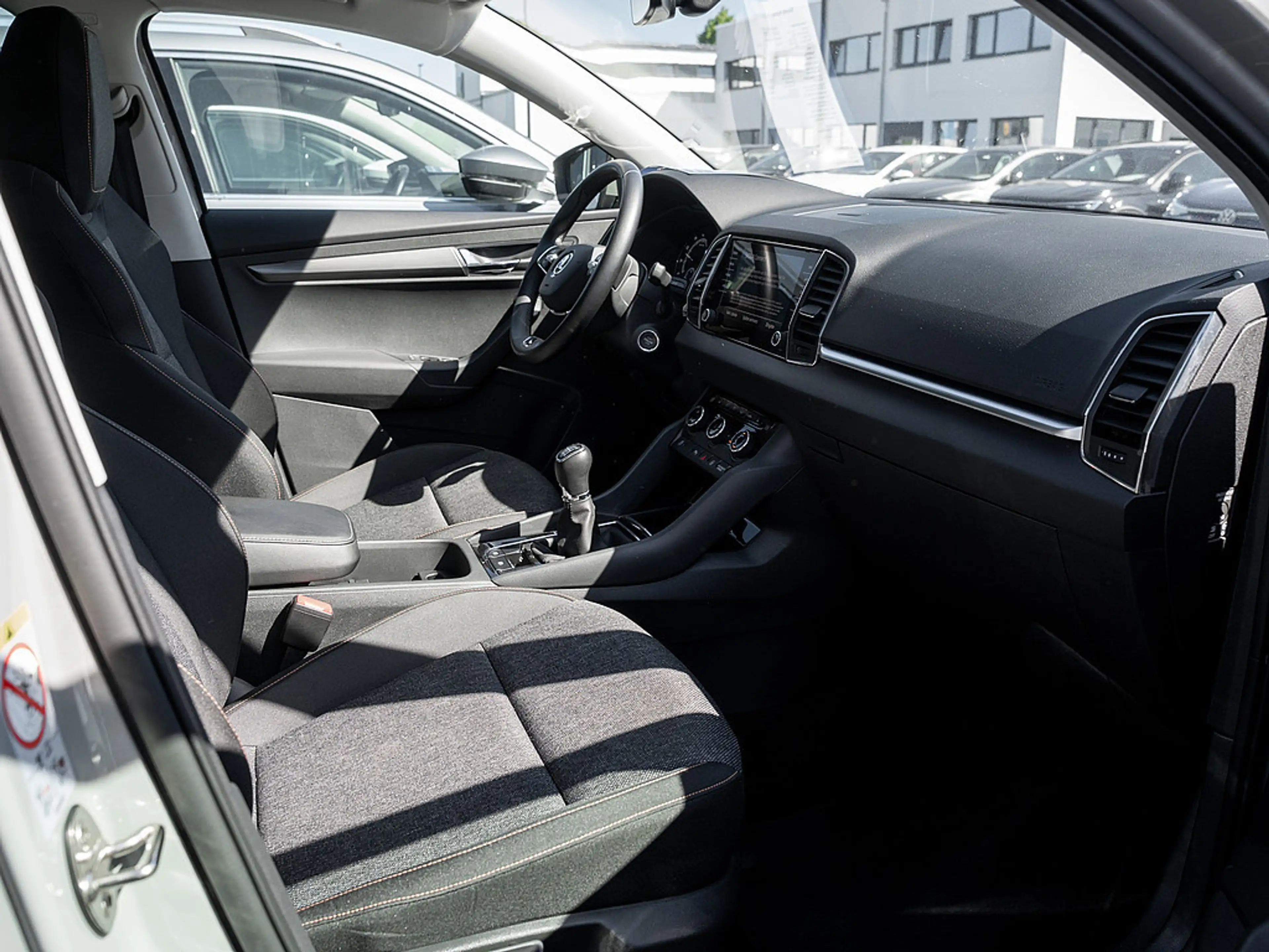 Skoda Karoq 1.0 TSI Clever PDC KEYLESS SMARTLINK — photo 2
