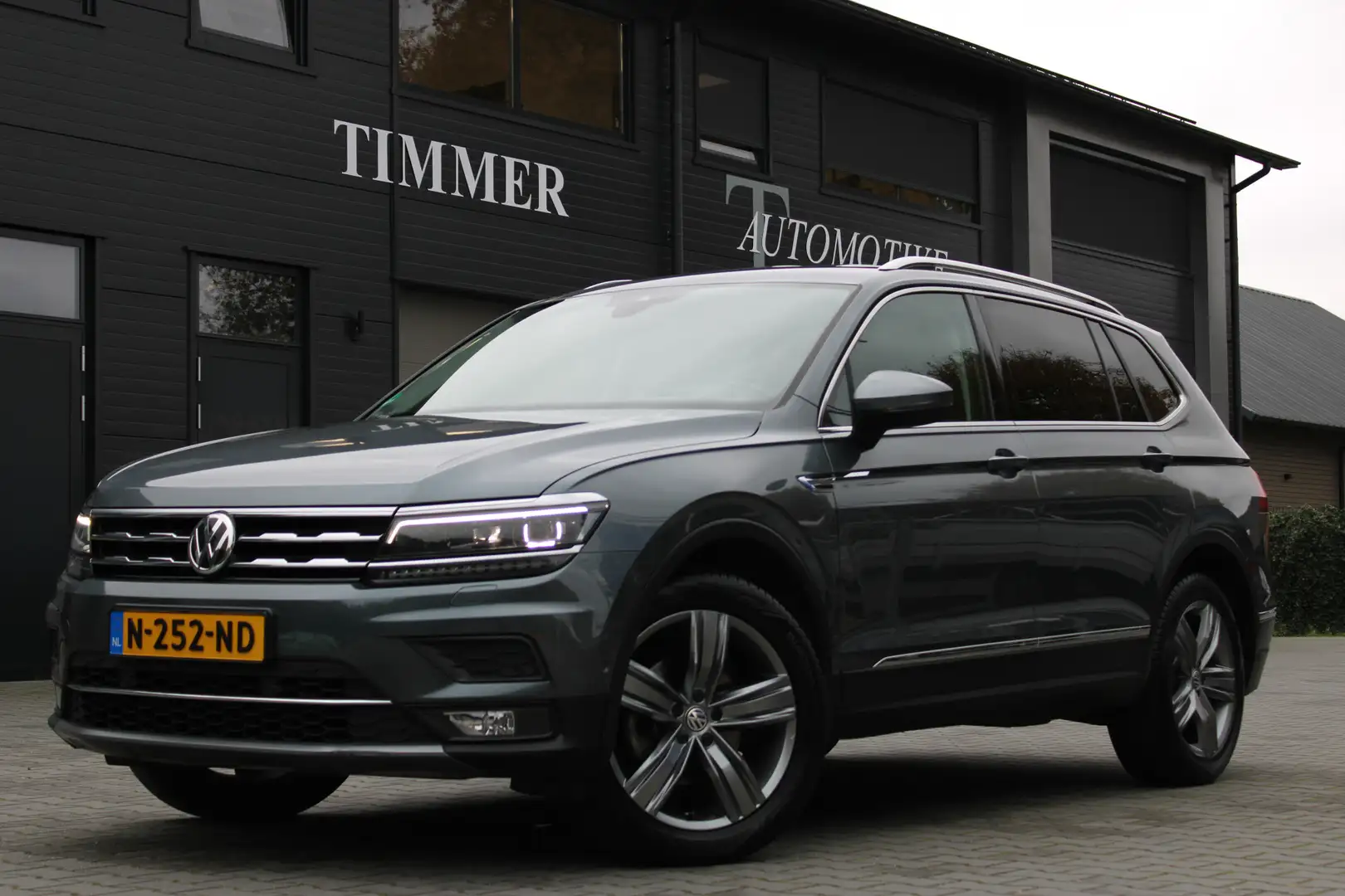 Volkswagen Tiguan Allspace 1.4 TSI Highline Business 7p. - Adaptive Cruise Co Grijs - 1