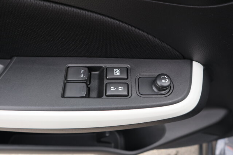 Suzuki Swift Swift COMFORT / 1.Hand / scheckheftgepflegt ! LED — photo 9