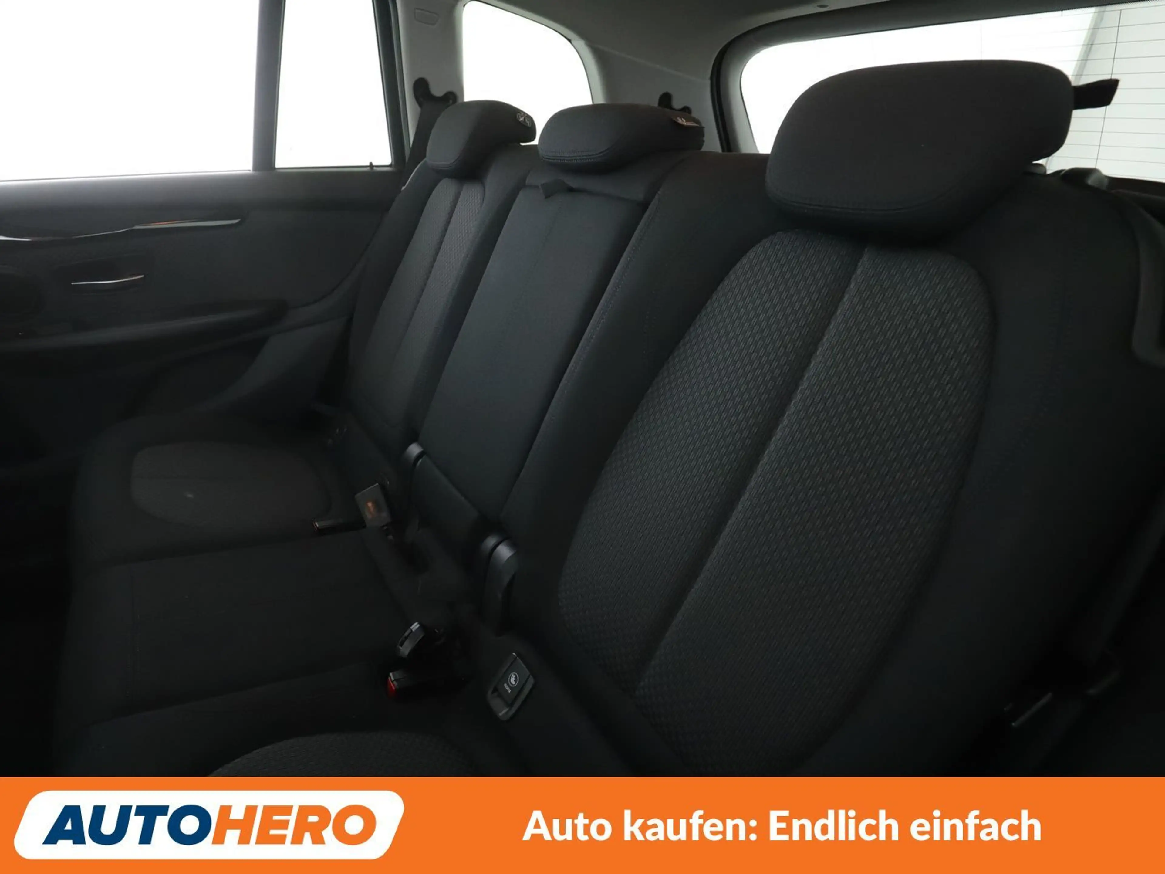 BMW 220 220i Gran Tourer Advantage Aut.*NAVI*LED*HUD*PANO* — photo 14