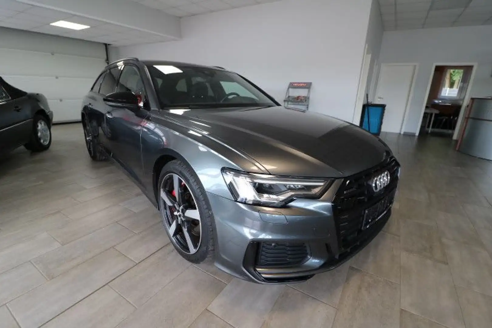 Audi A6 Avant 55 TFSIe quattro S line Matrix Grau - 1