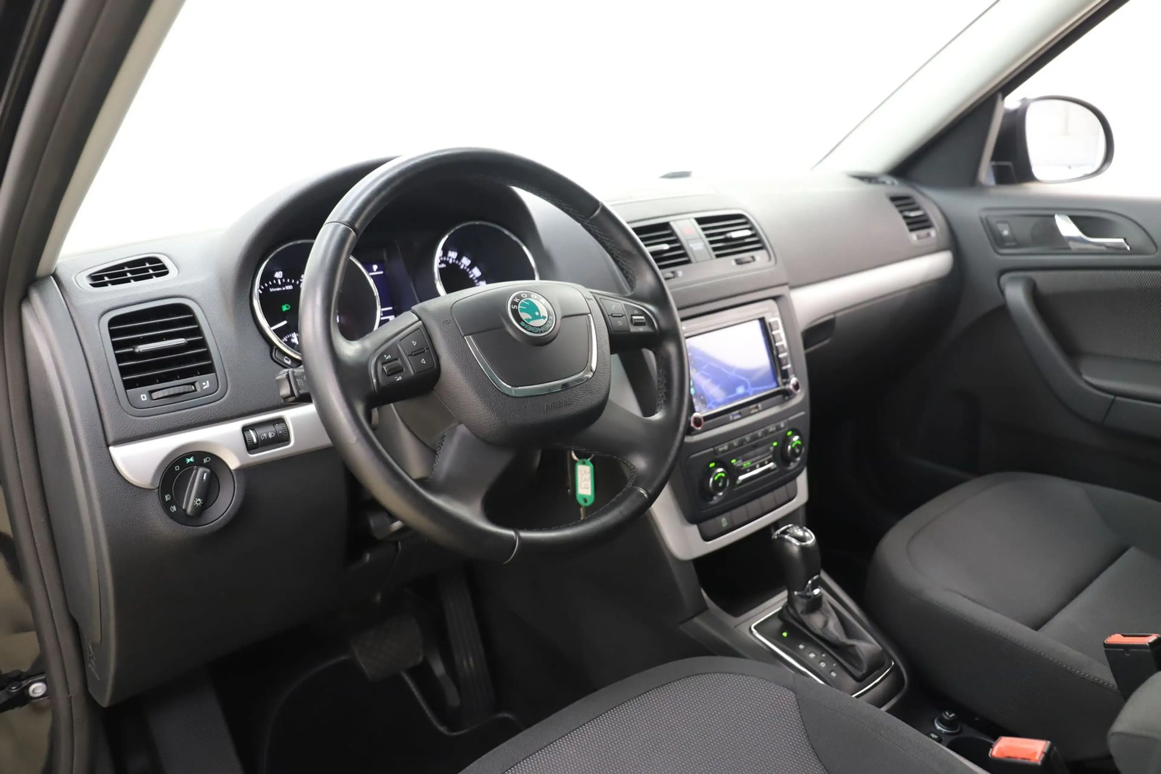 Skoda Yeti 1.2TSI — photo 13