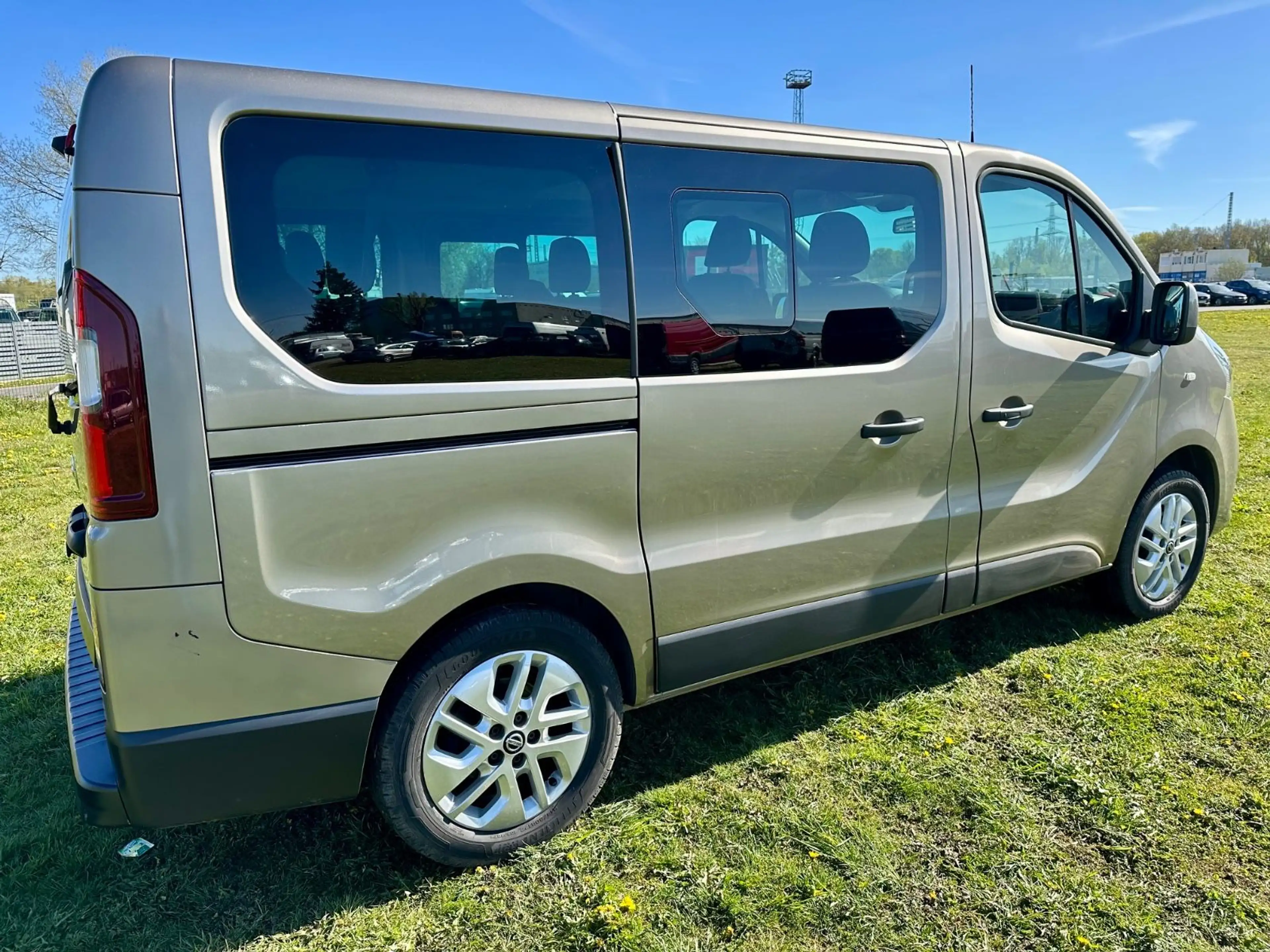 Nissan NV300 Premium 8 Sitzer — photo 5