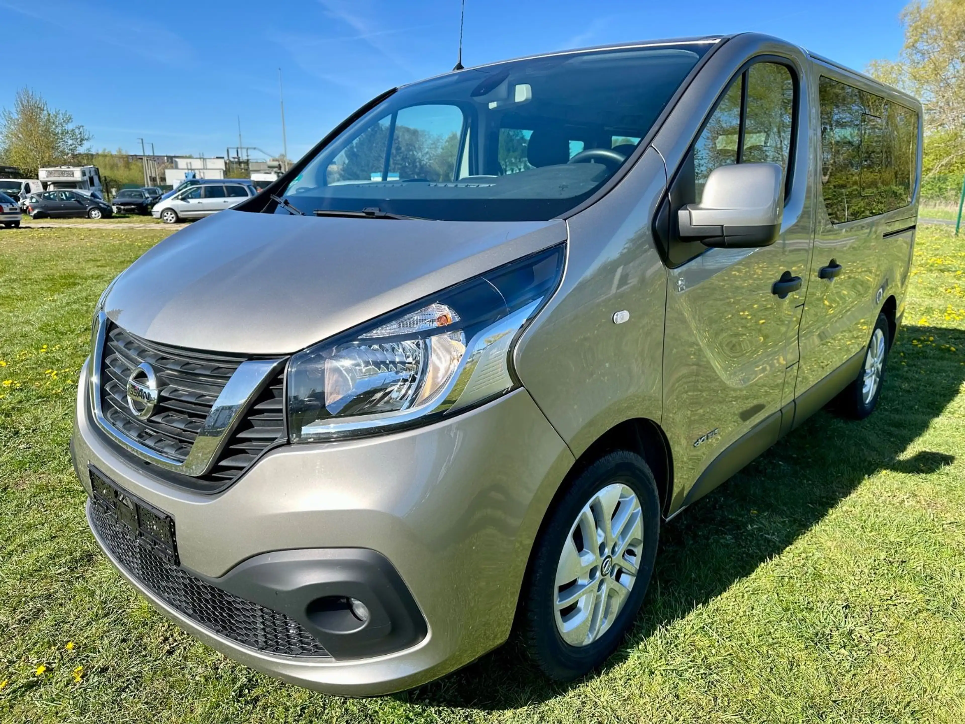 Nissan NV300 Premium 8 Sitzer — photo 2