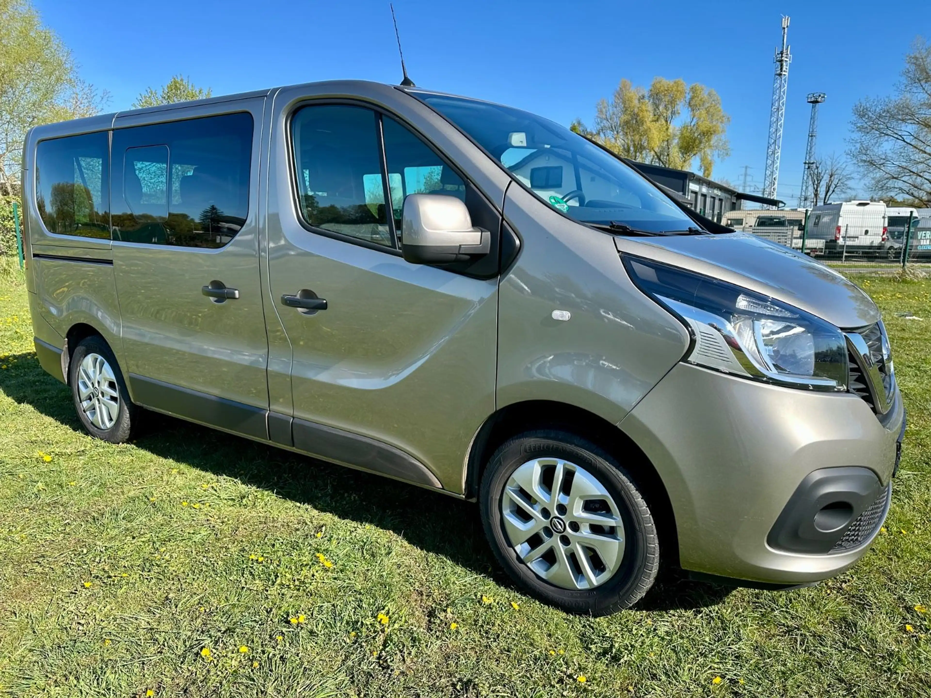 Nissan NV300 Premium 8 Sitzer — photo 3