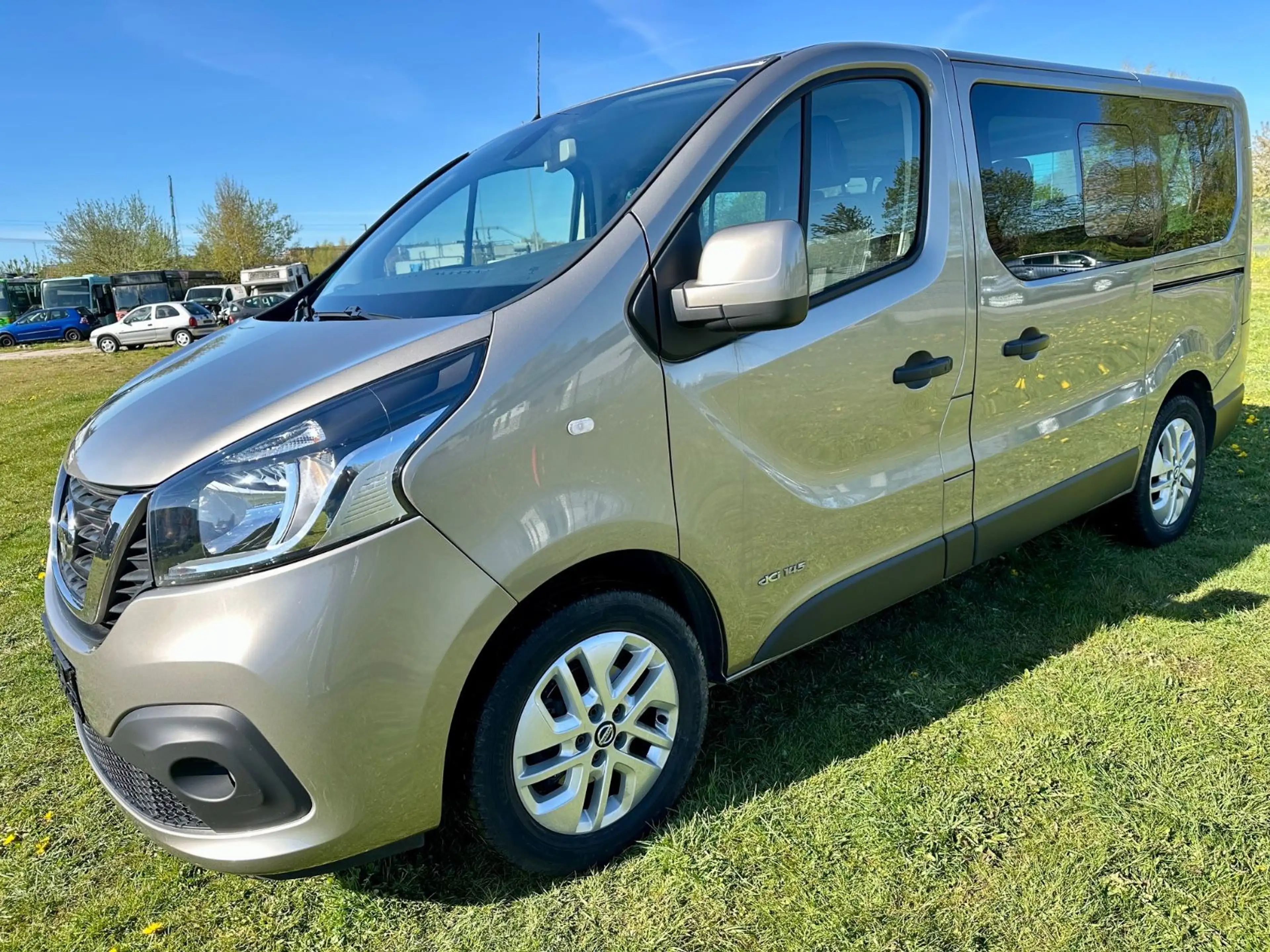 Nissan NV300 Premium 8 Sitzer