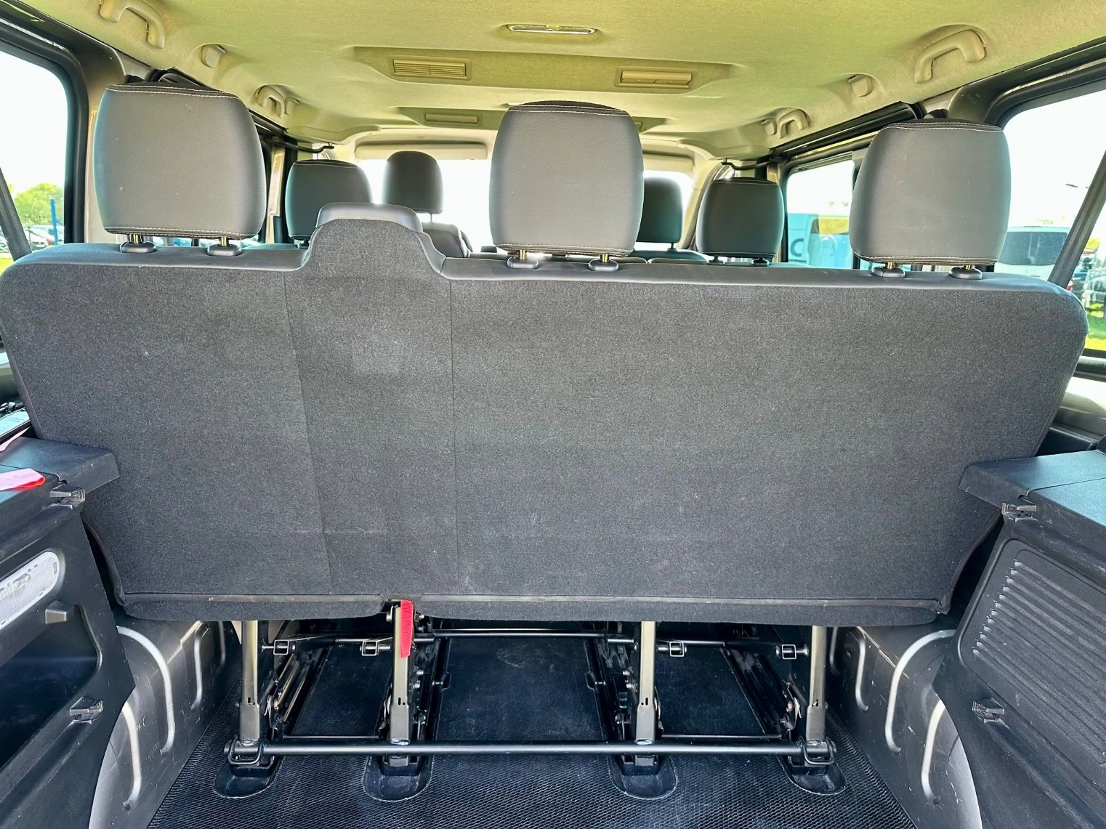Nissan NV300 Premium 8 Sitzer — photo 9