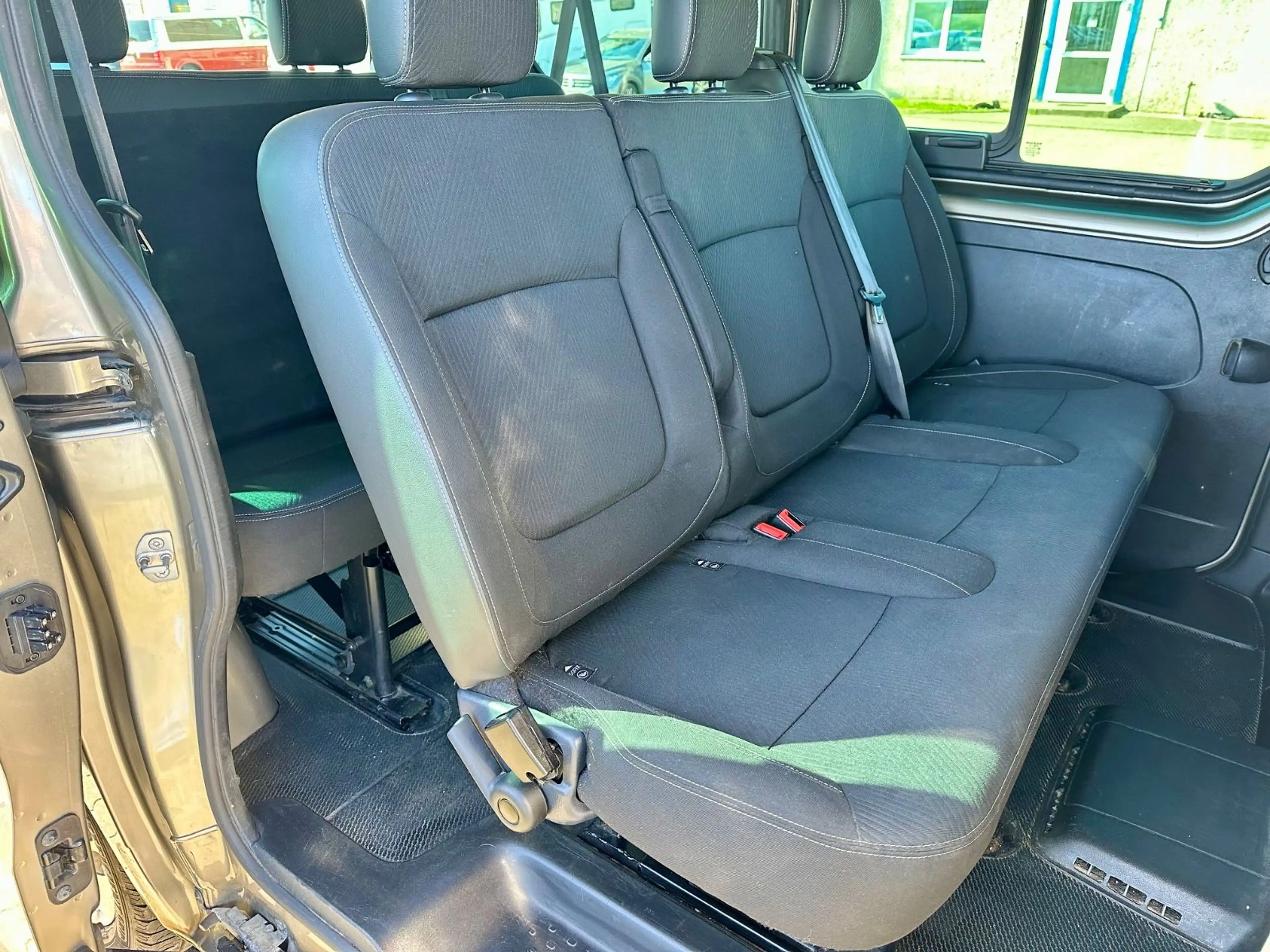 Nissan NV300 Premium 8 Sitzer — photo 12