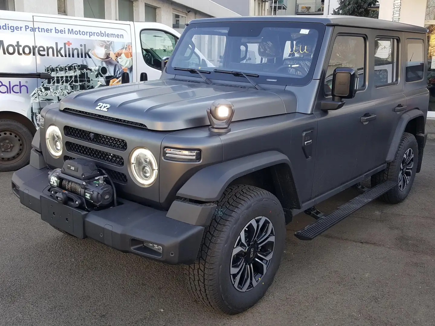 BAW 212 4x4 Automatik * AHK Grau - 1