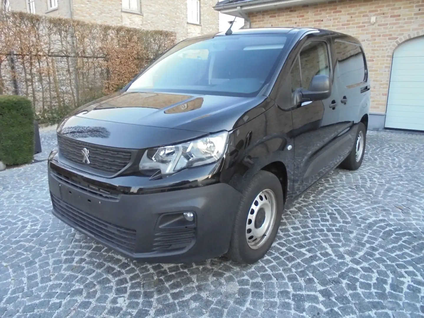 Peugeot Partner BLUE HDI 100pk/NAVI/CR CONTR/21500KM/ 14050+BTW!!! Zwart - 1