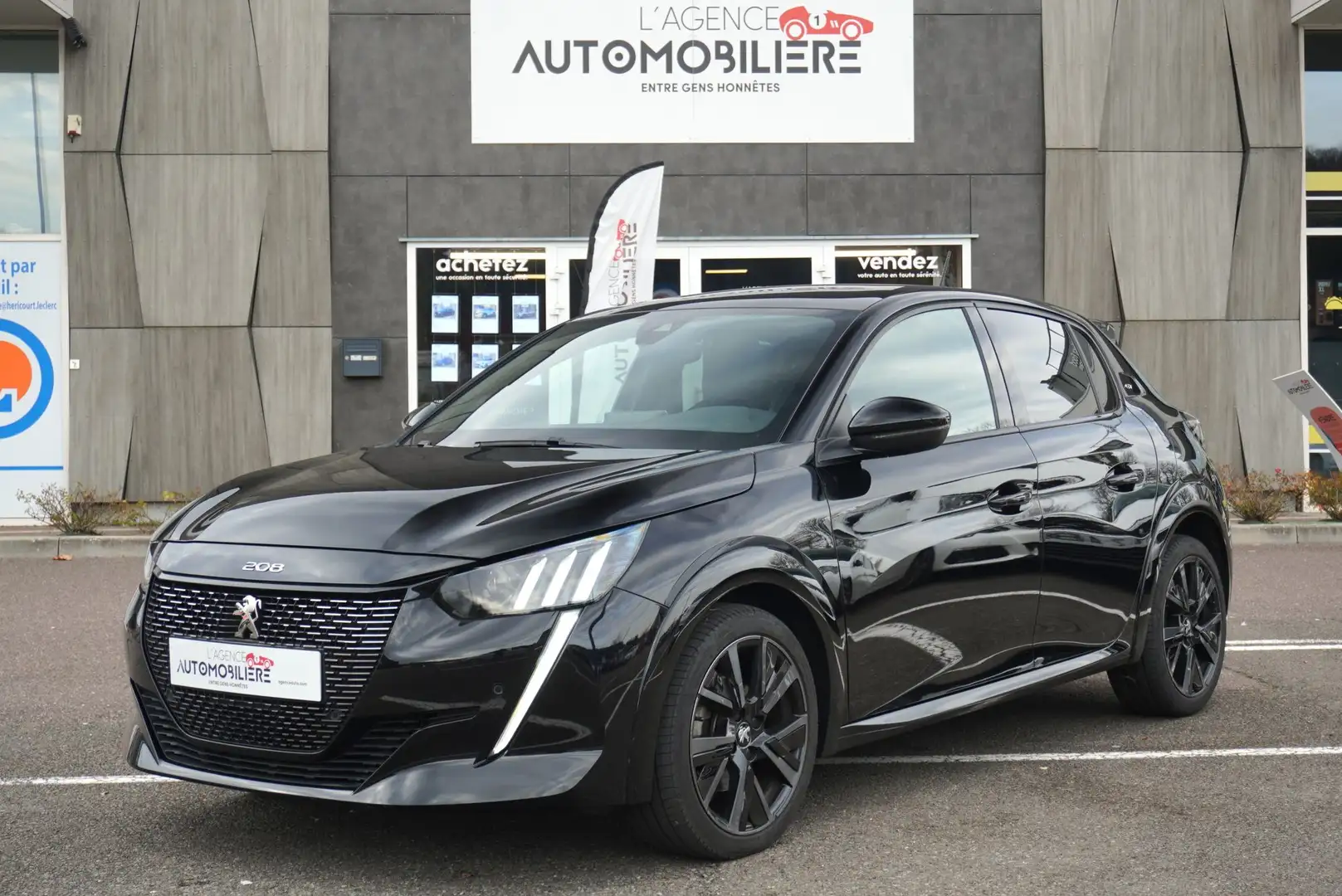 Peugeot e-208 1.2 PureTech 130 ch EAT8 GT Toit Panoramique Schwarz - 1