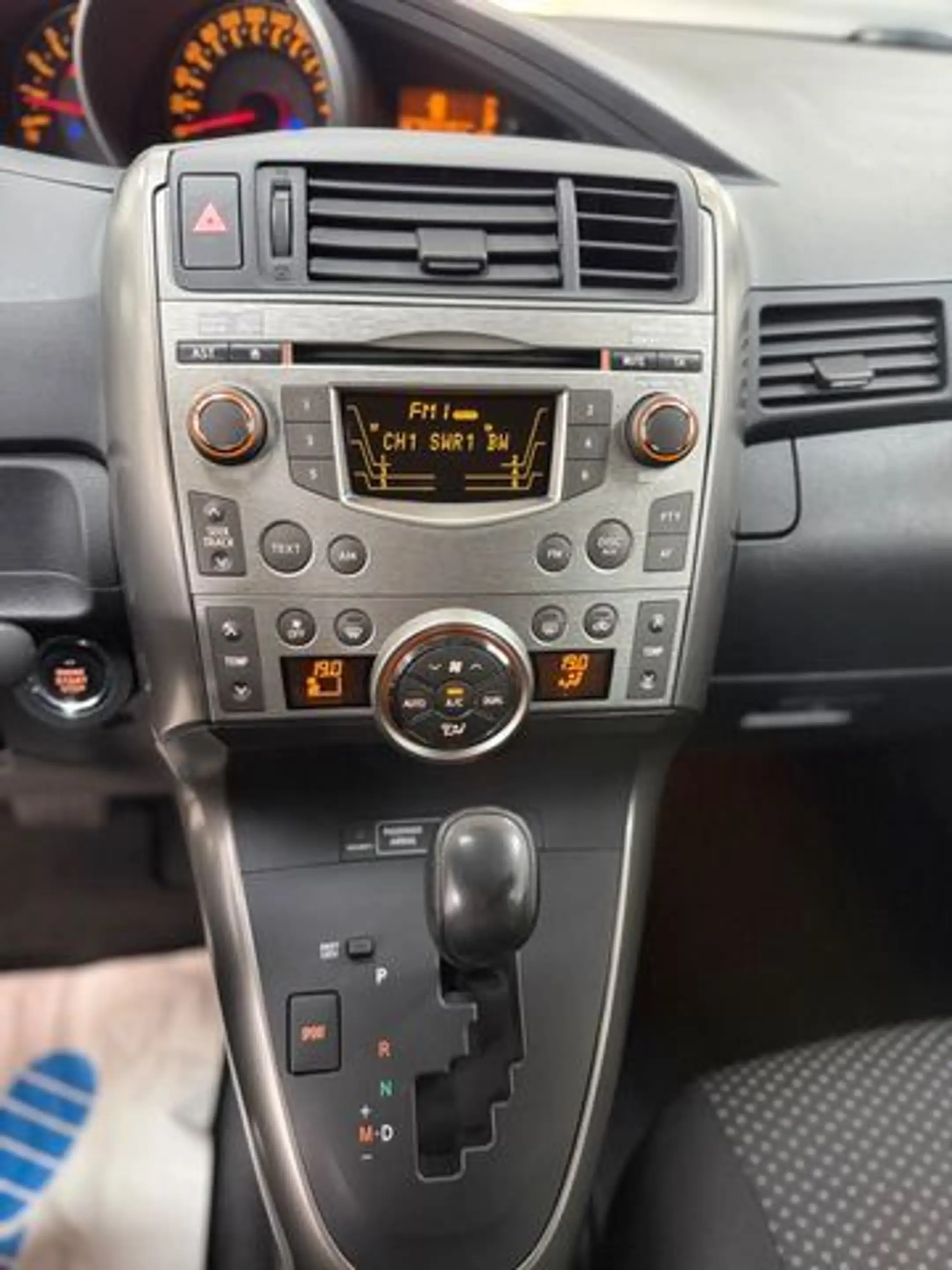 Toyota Verso Executive*TEMP*KLIMAAUTO*7 SITZER* — photo 14