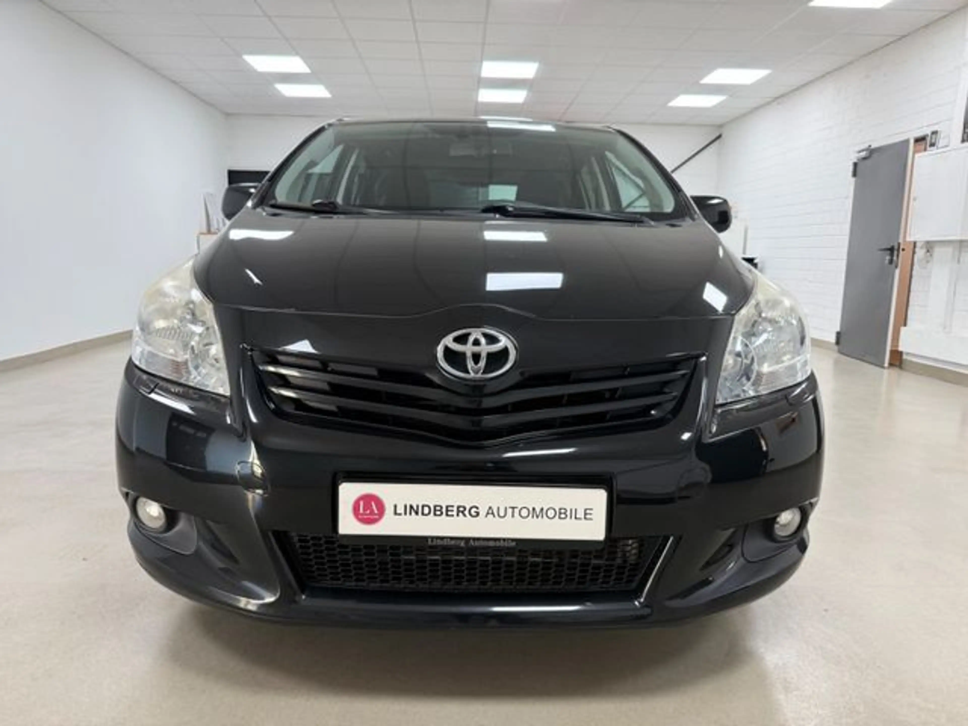 Toyota Verso Executive*TEMP*KLIMAAUTO*7 SITZER* — photo 2