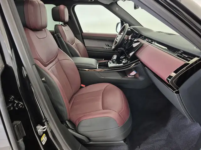 Land Rover Range Rover Sport view 3