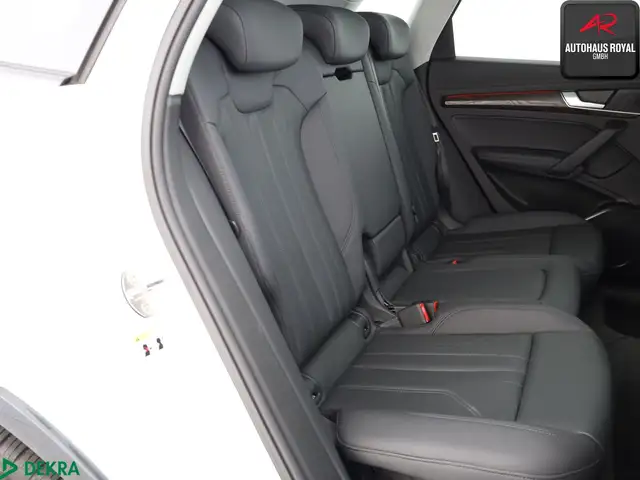 Audi Q5 view 12