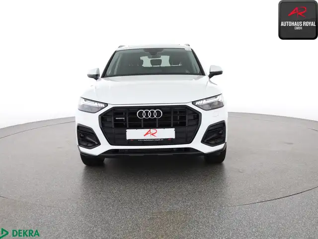 Audi Q5 view 8