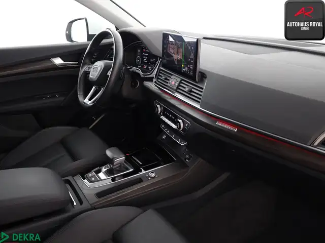 Audi Q5 view 10