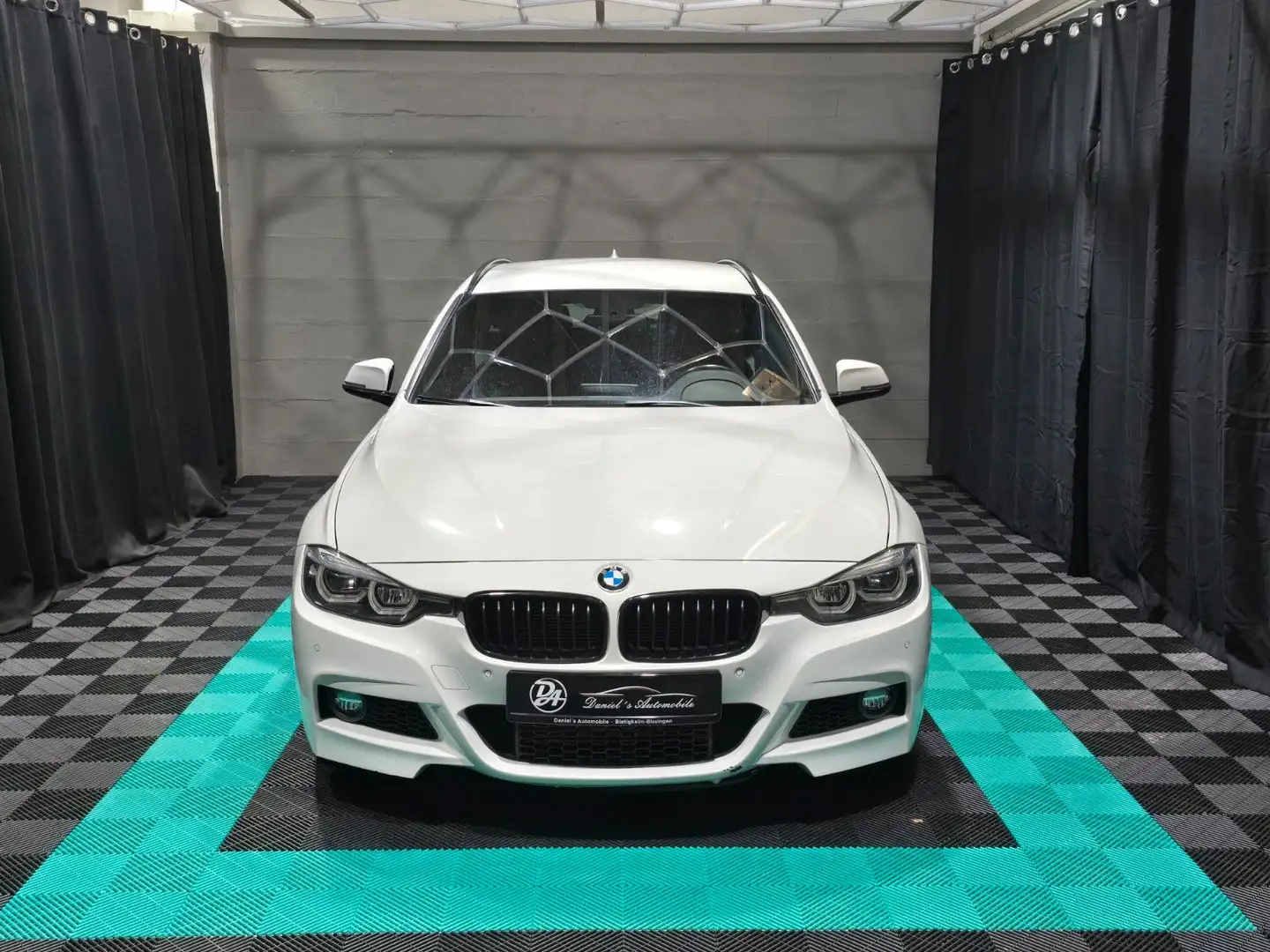 BMW 318 i Touring M Sport Shadow Automatik PDC NAVI Weiß - 2