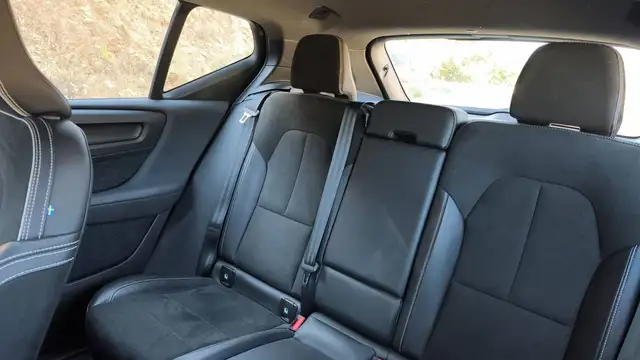 Volvo XC40 view 9
