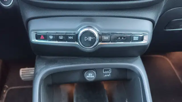 Volvo XC40 view 13