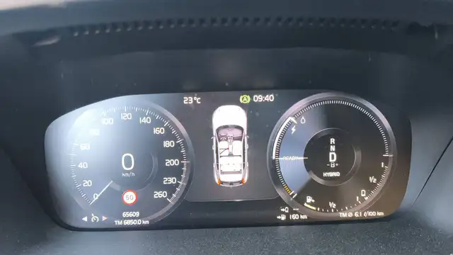 Volvo XC40 view 12