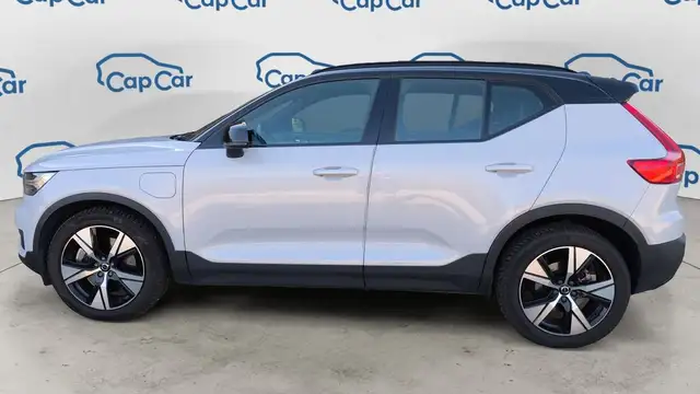 Volvo XC40 view 2