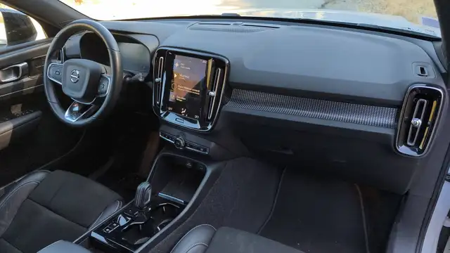 Volvo XC40 view 10
