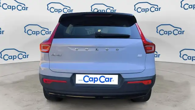 Volvo XC40 view 3