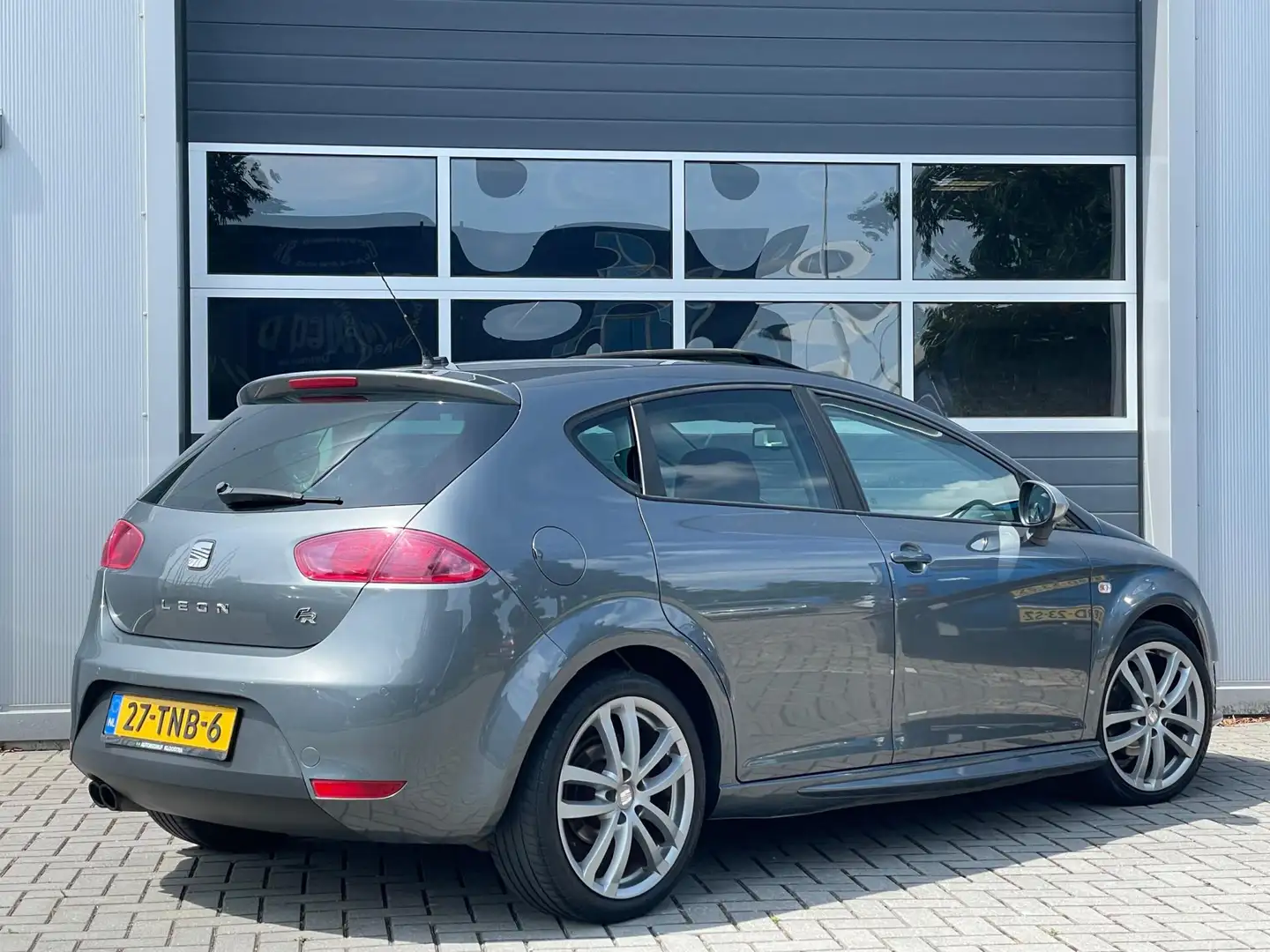 SEAT Leon 1.8 TFSI 161pk FR | DSG | Xenon | Schuifdak | Navi Gris - 2