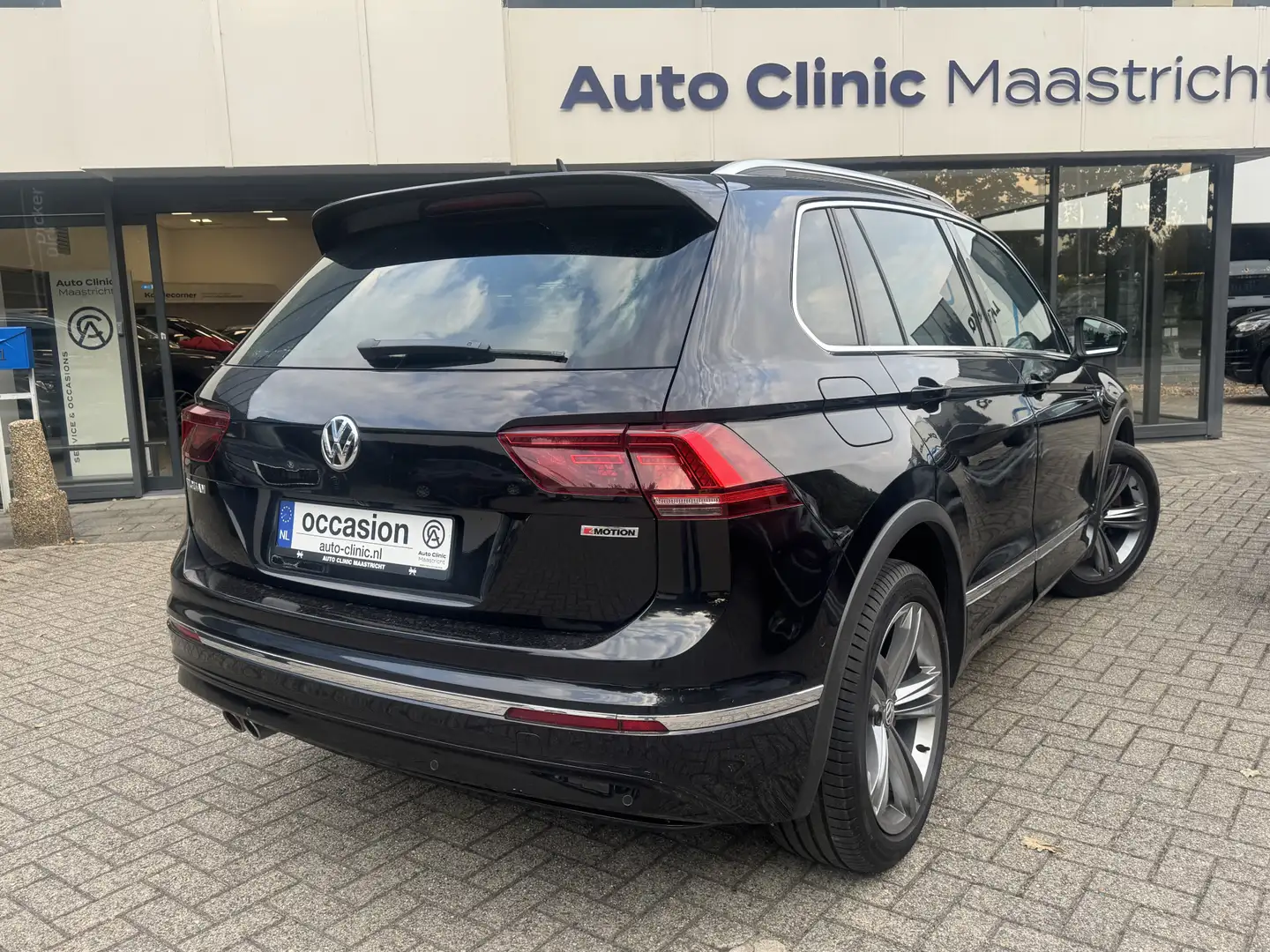 Volkswagen Tiguan 2.0 TSI DSG R-LINE 4-MOTION FULL OPTIONS | LEER | Zwart - 2