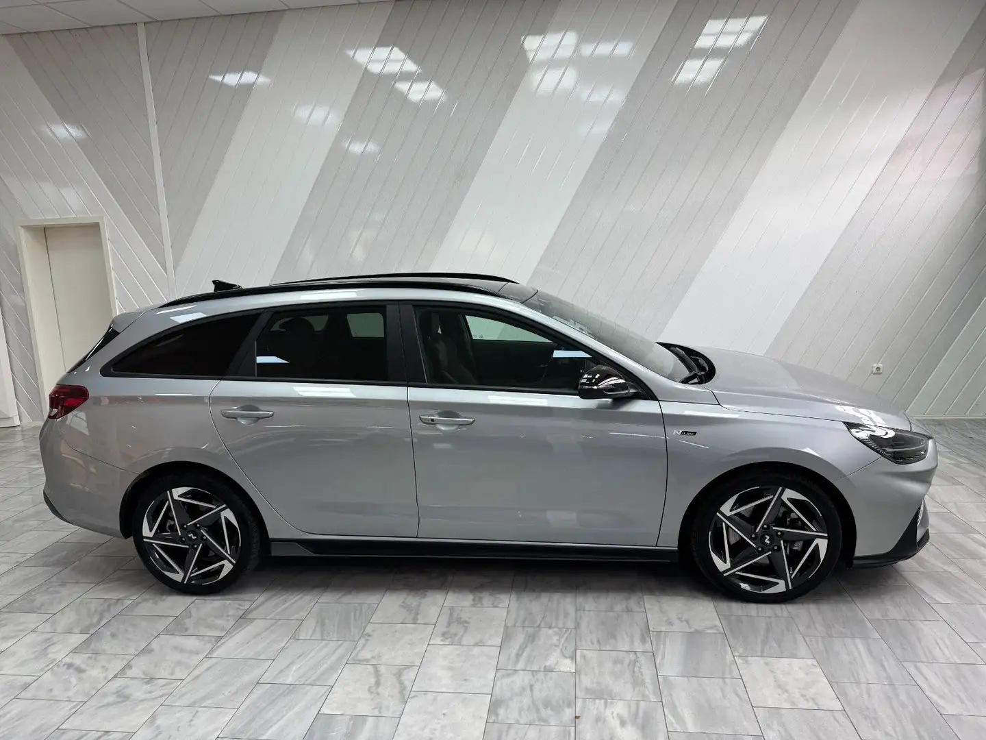 Hyundai i30 cw 1.5 NLine DCT Sitz-Paket Panodach Garantie Silber - 1