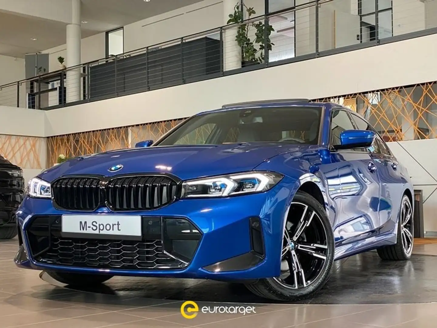BMW 320 i xDrive Msport Blue - 1