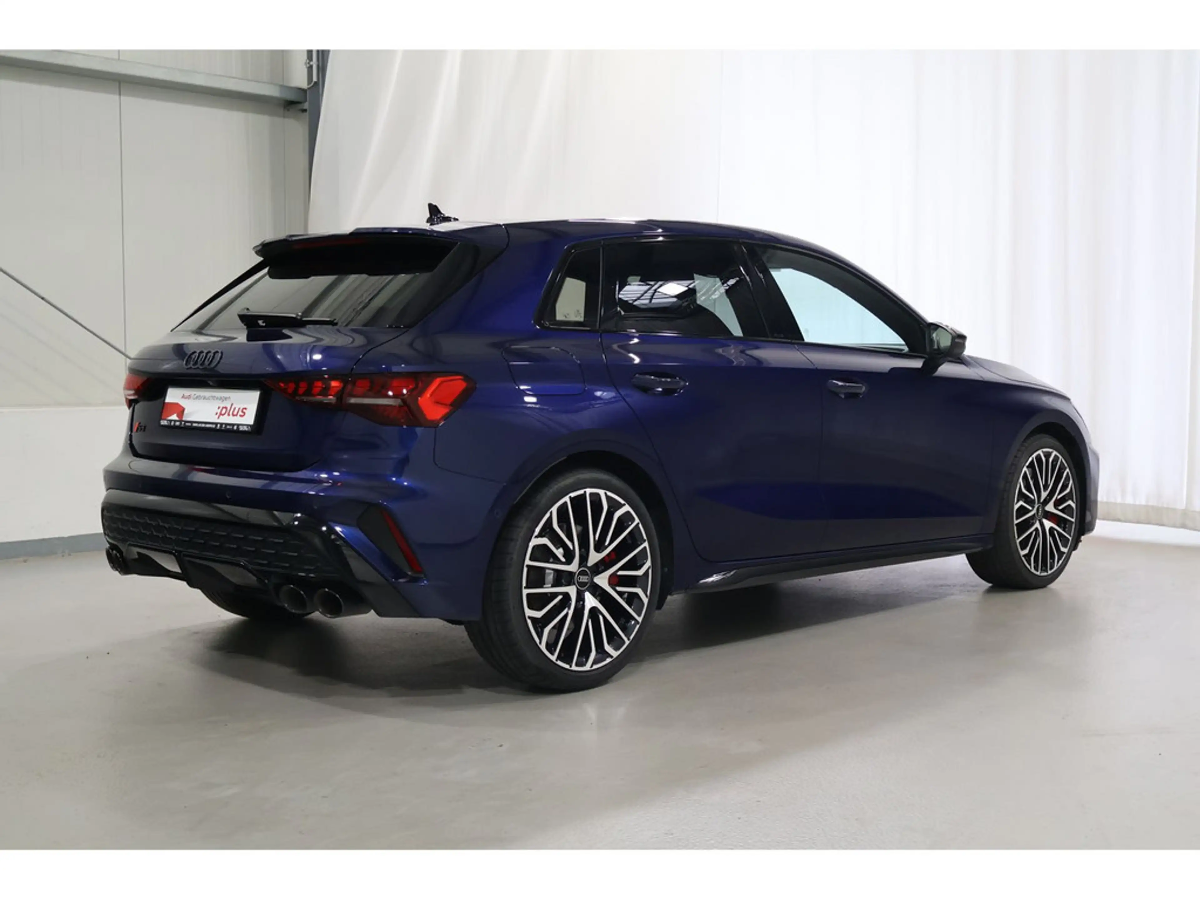 Audi S3 Sportback 2.0 TFSI quattro Pano*Matrix*R-Kamera * — photo 4