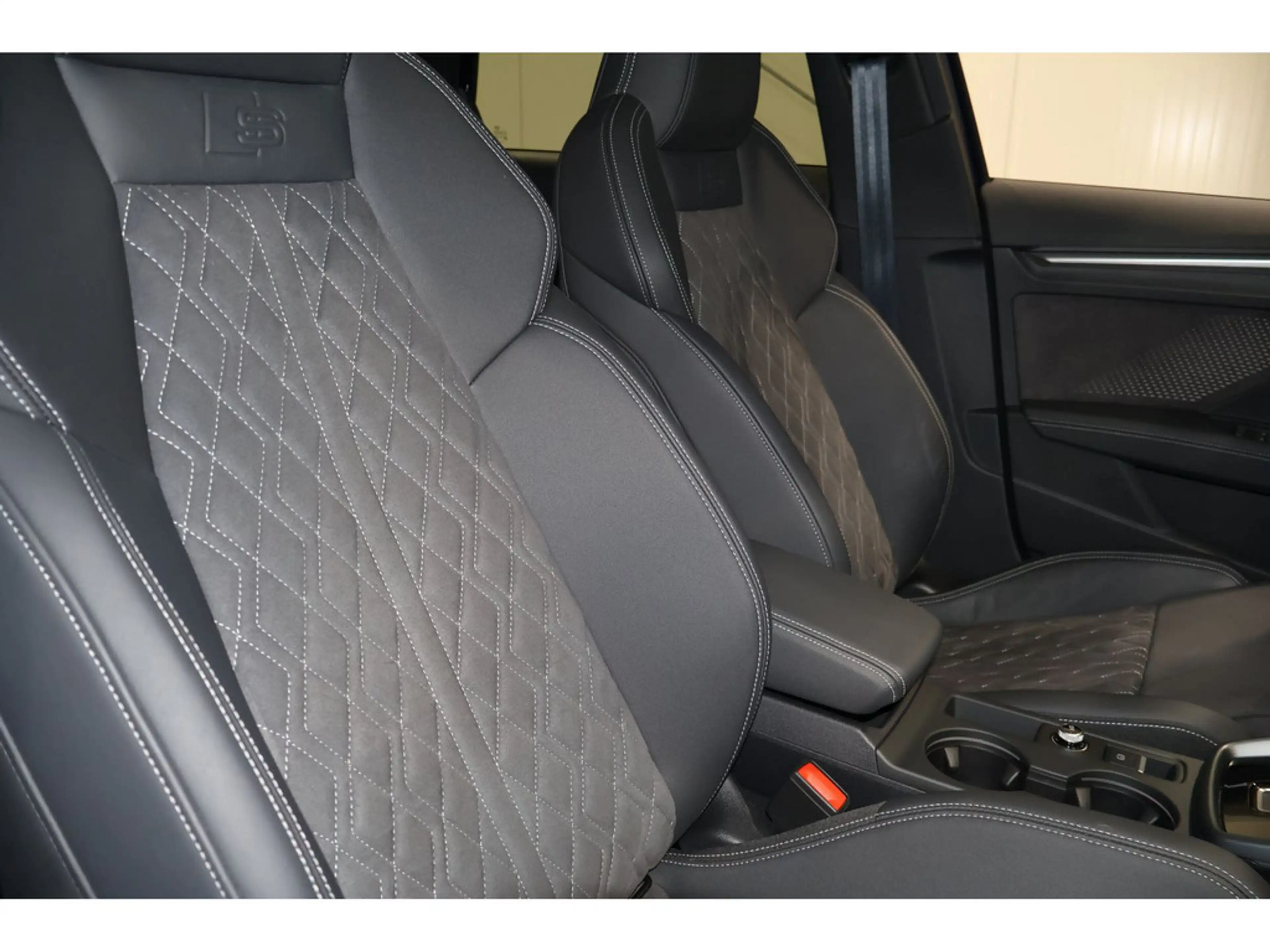 Audi S3 Sportback 2.0 TFSI quattro Pano*Matrix*R-Kamera * — photo 9