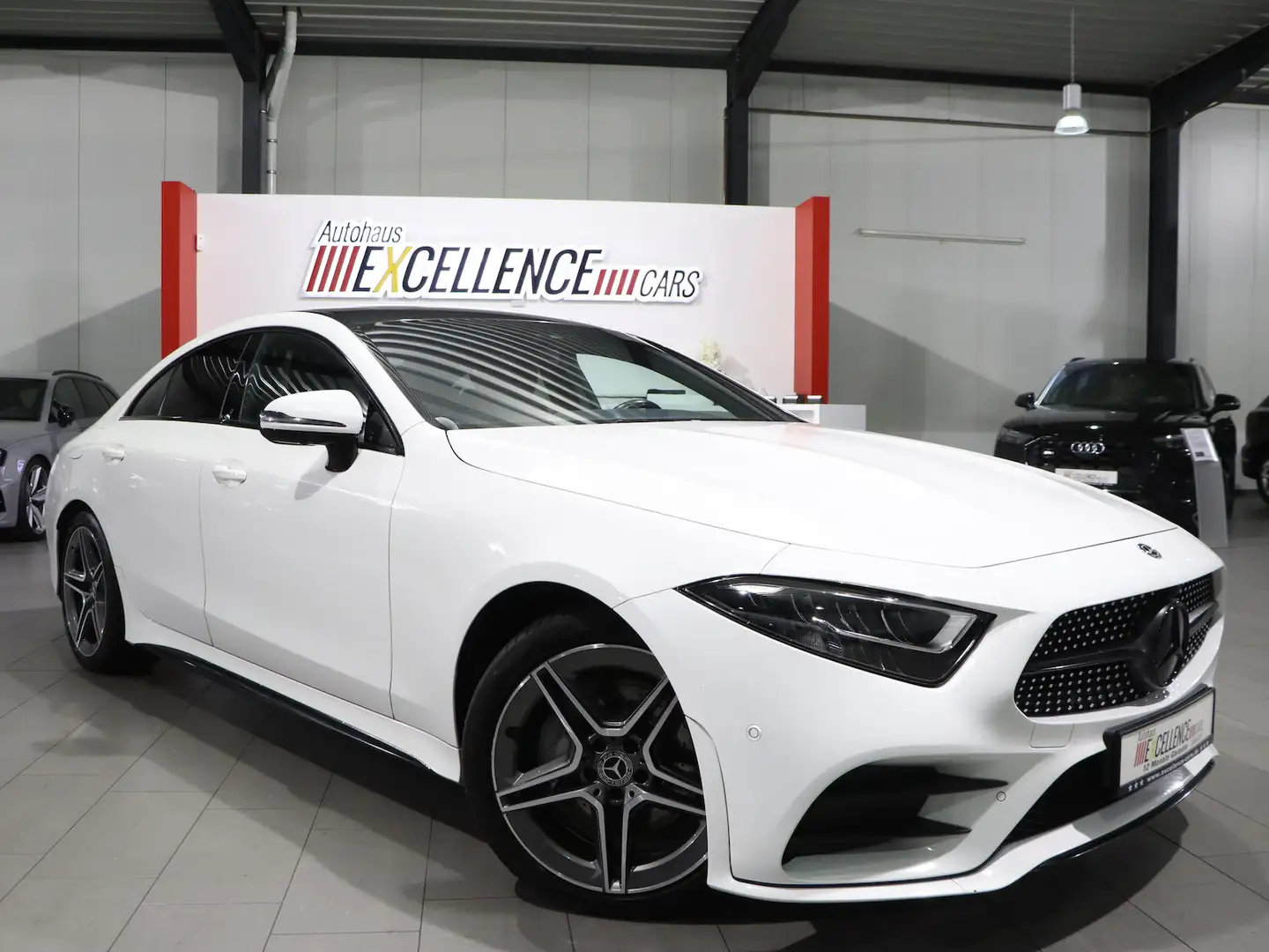 Mercedes-Benz CLS 220 d COUPE AMG-LINE SPORT WHITE / SCHIEBED. White - 2