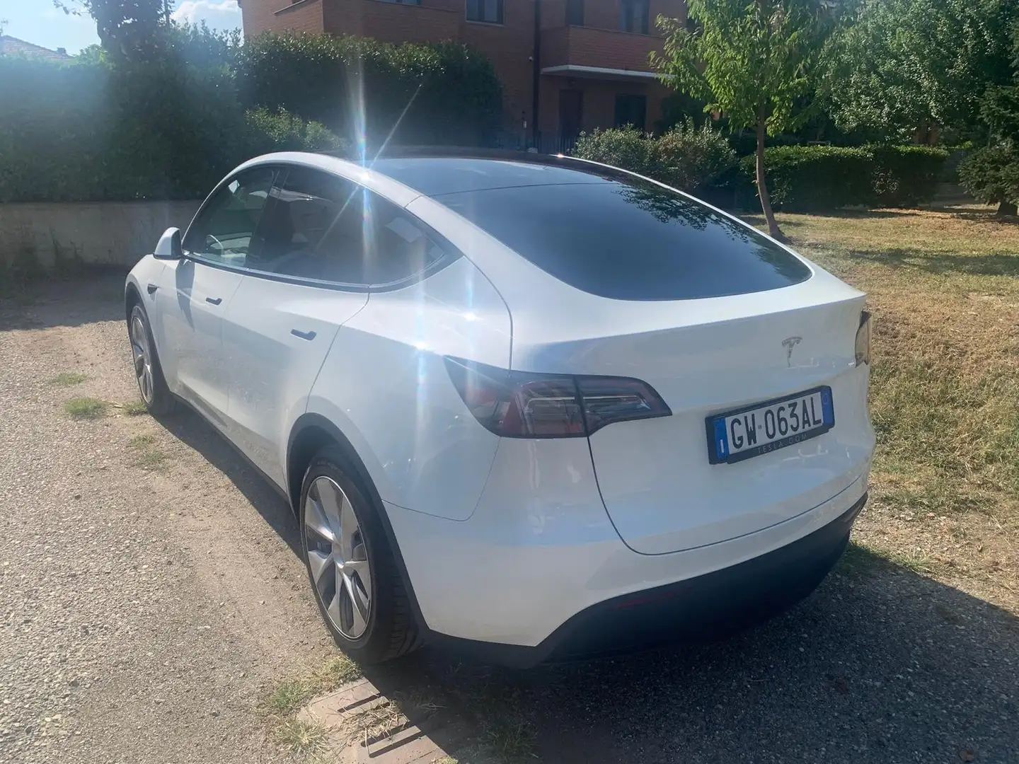 Tesla Model Y Long Range Single Motor rwd - 1