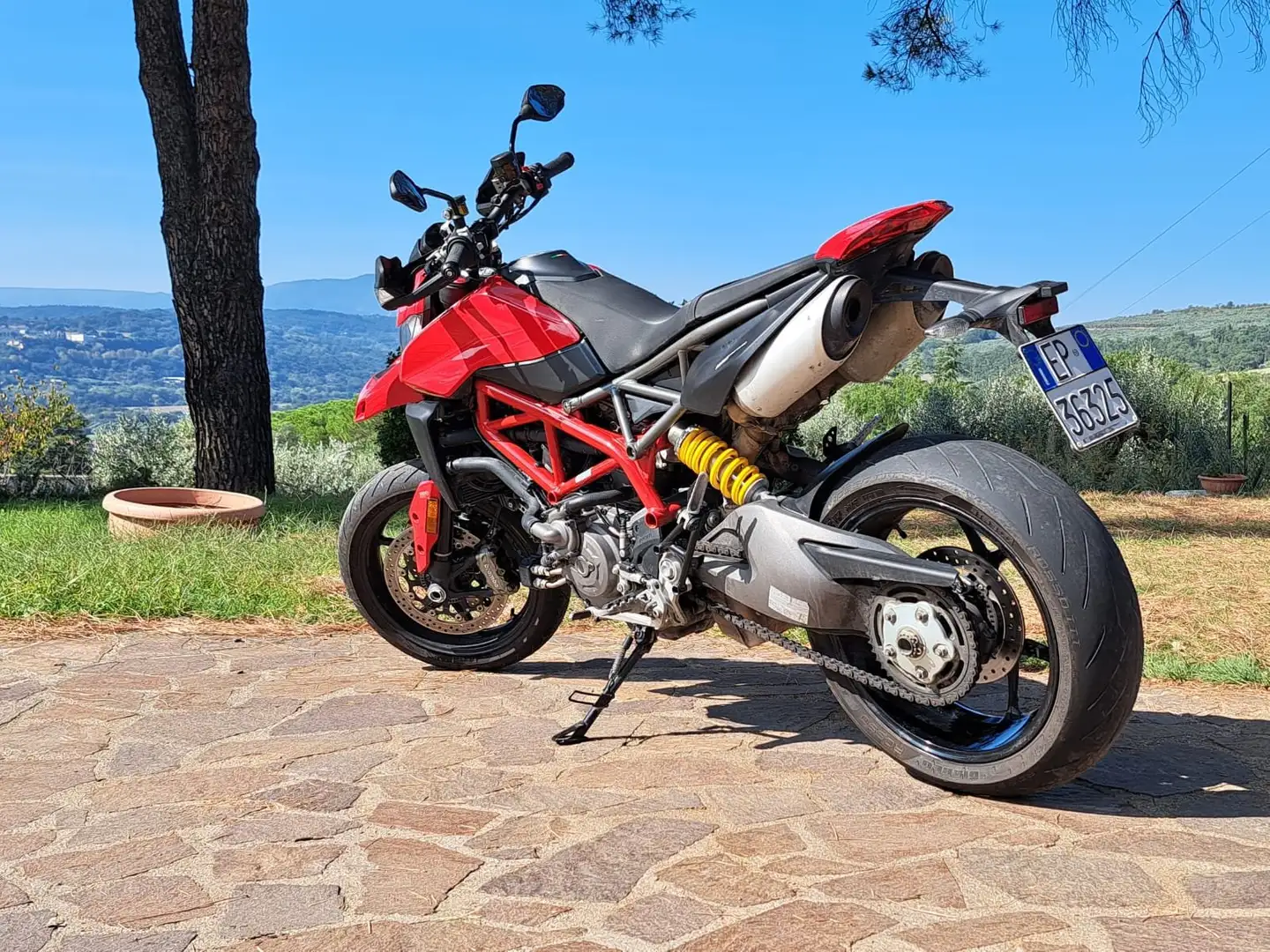 Ducati Hypermotard 950 crvena - 2