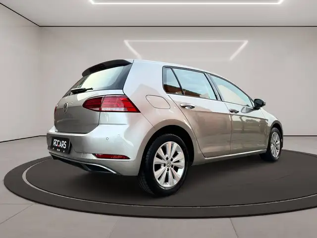 Volkswagen Golf view 6