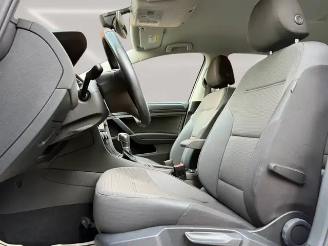 Volkswagen Golf view 11